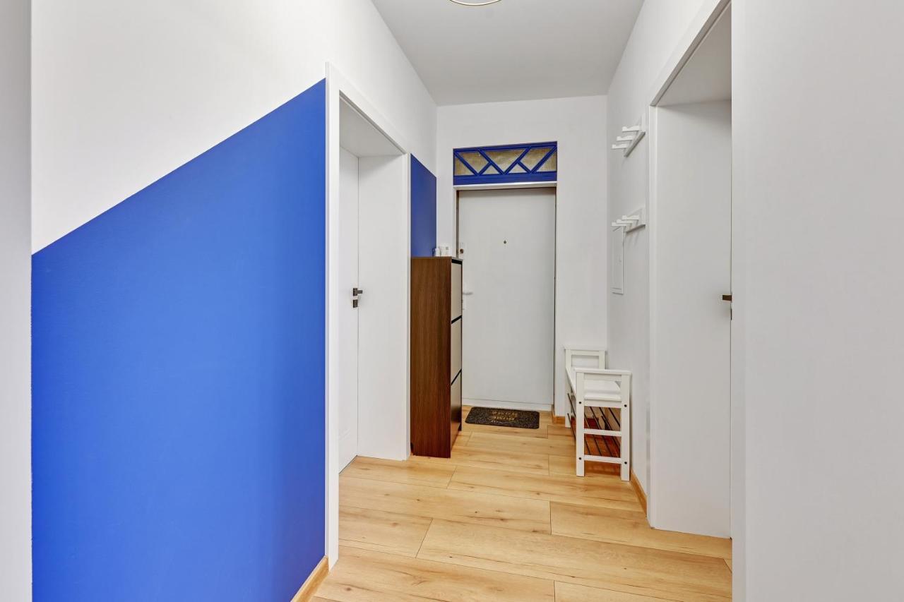 Wave - Navy Blue Apartment *
