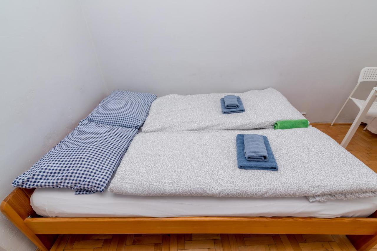 In The Center Apartment *
