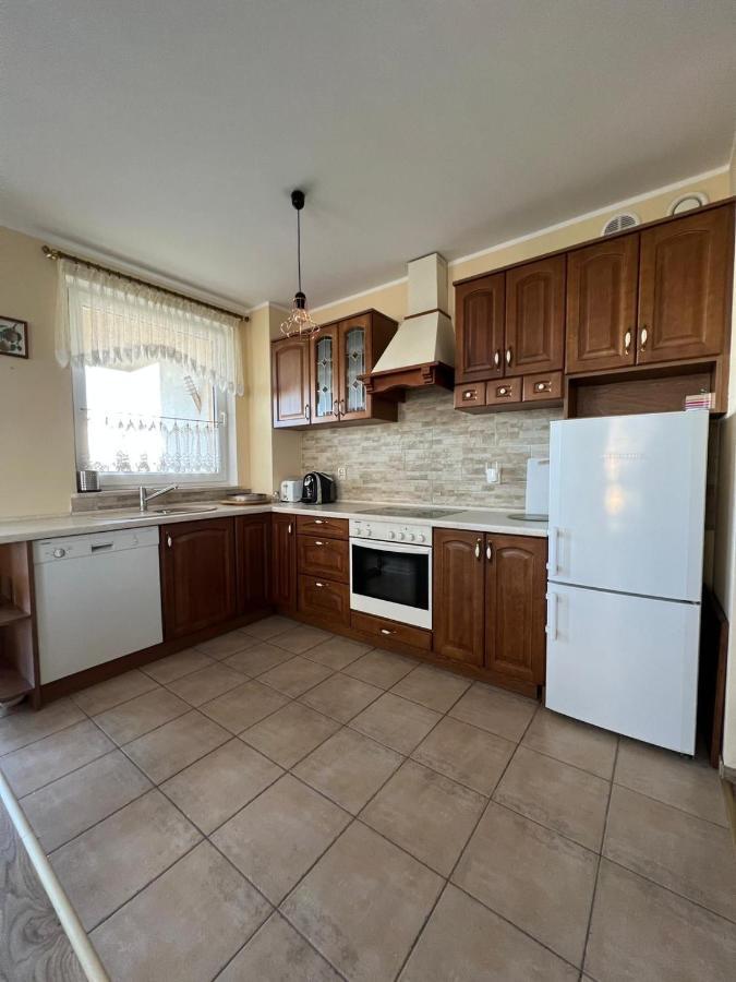 Cozy Close To & Airport