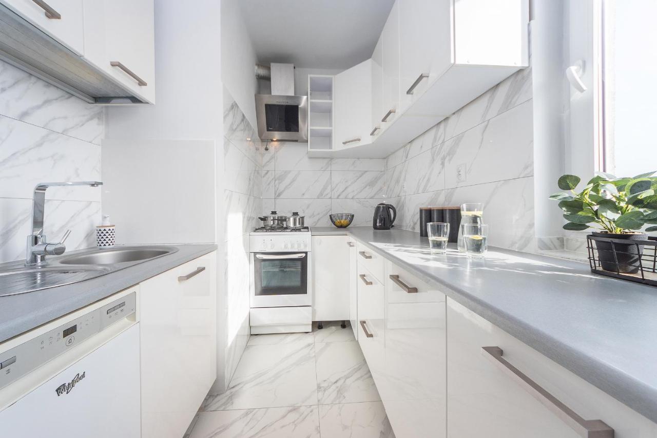 Huoneisto Glow Apartments, Kolobrzeska Gdańsk