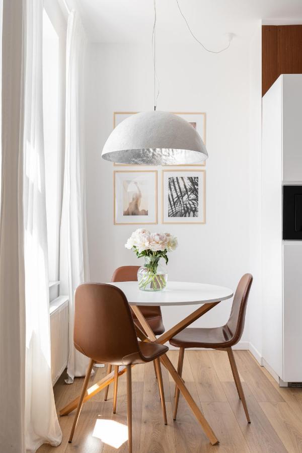 Apartment For Sophie - Z Palarnia Kawy I Pracownia Artystyczna W Kamienicy - Art & Coffee In Historic Building