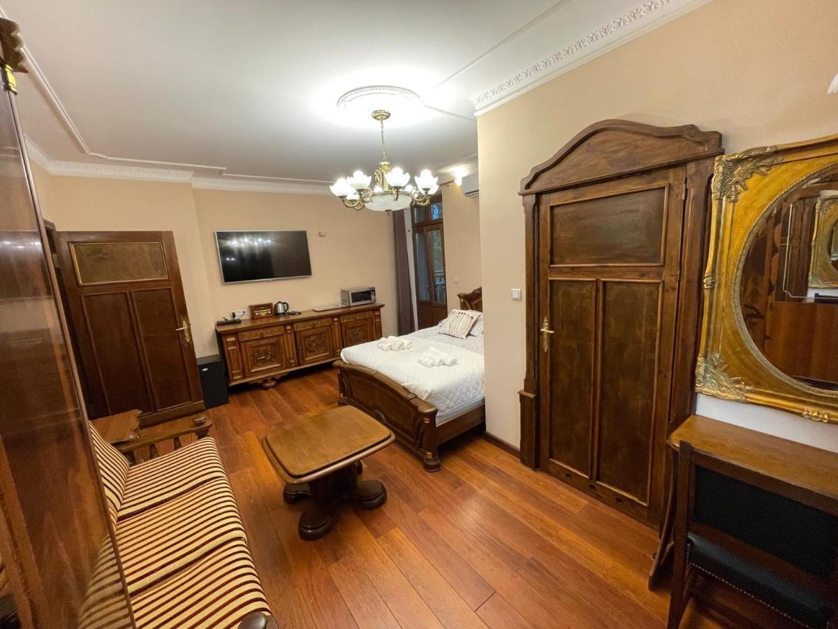 Dworek Oliwski Bed & Breakfast 3*