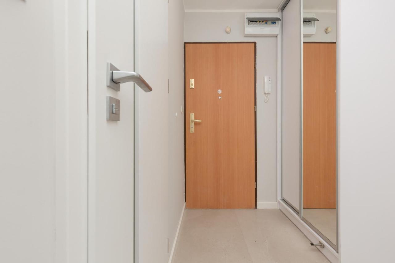 Two-bedroom 650 M Brzezno By Renters Lägenhet *