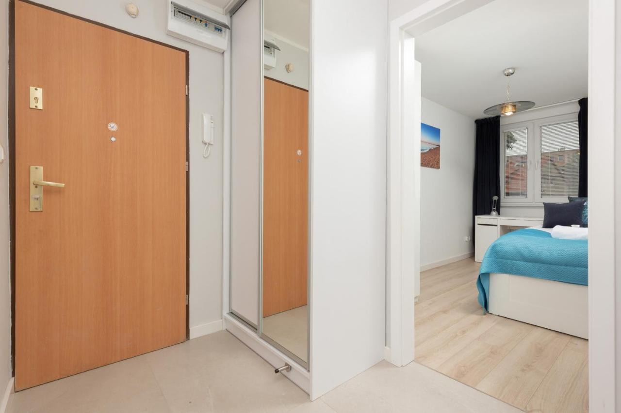 Lägenhet Two-bedroom 650 M Brzezno By Renters Gdańsk