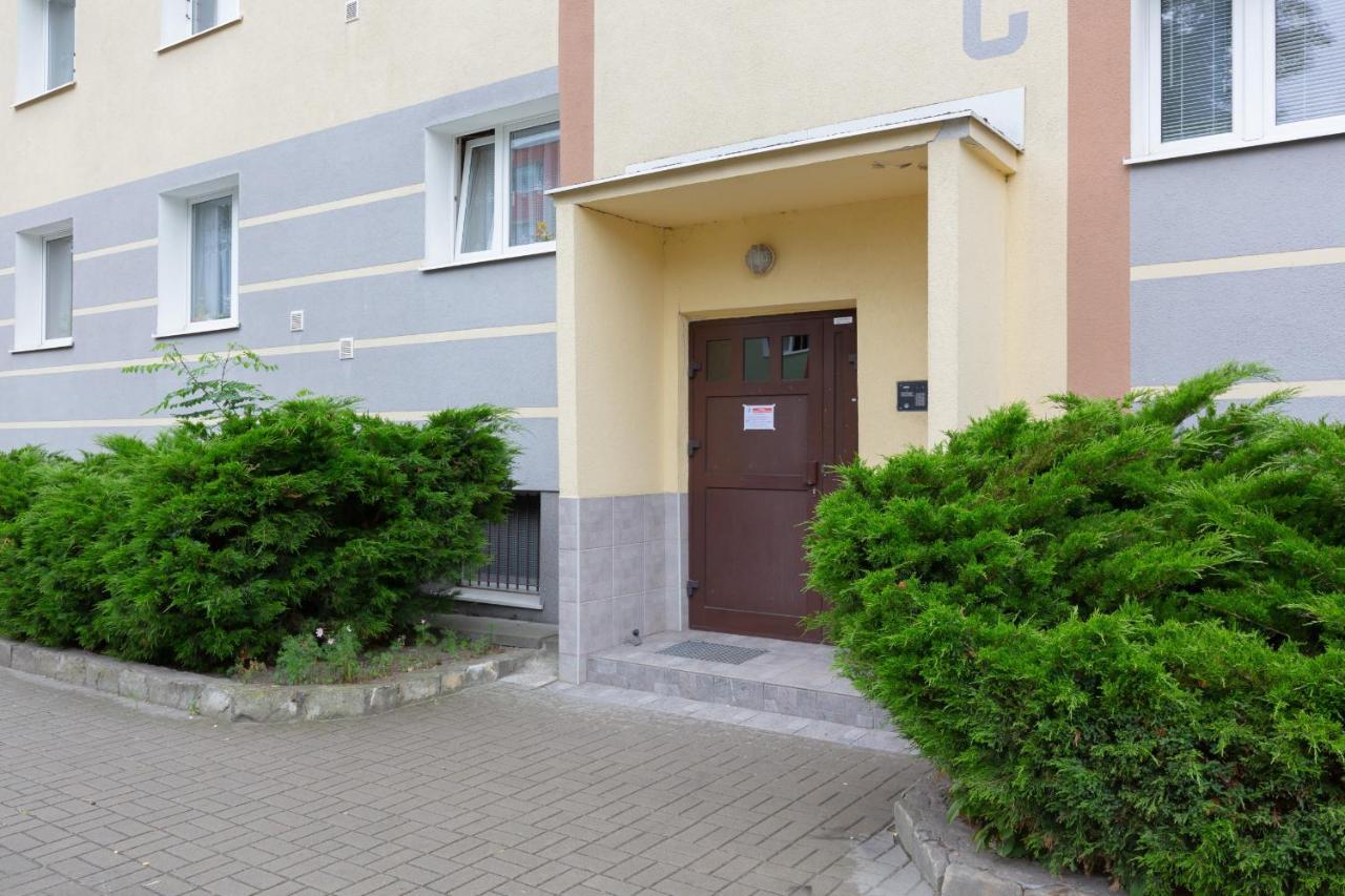 Lägenhet Two-bedroom 650 M Brzezno By Renters Gdańsk