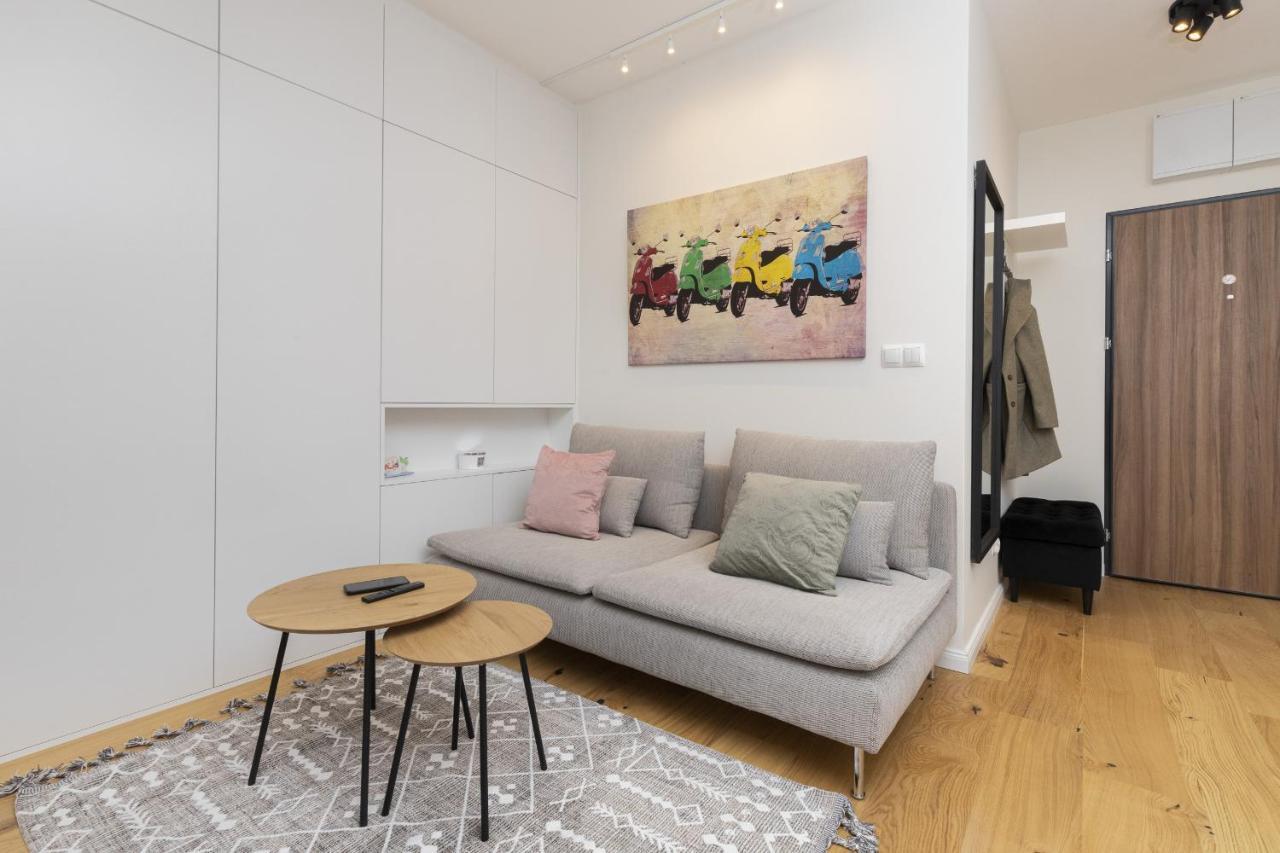 Vespa By Renters Apartment *