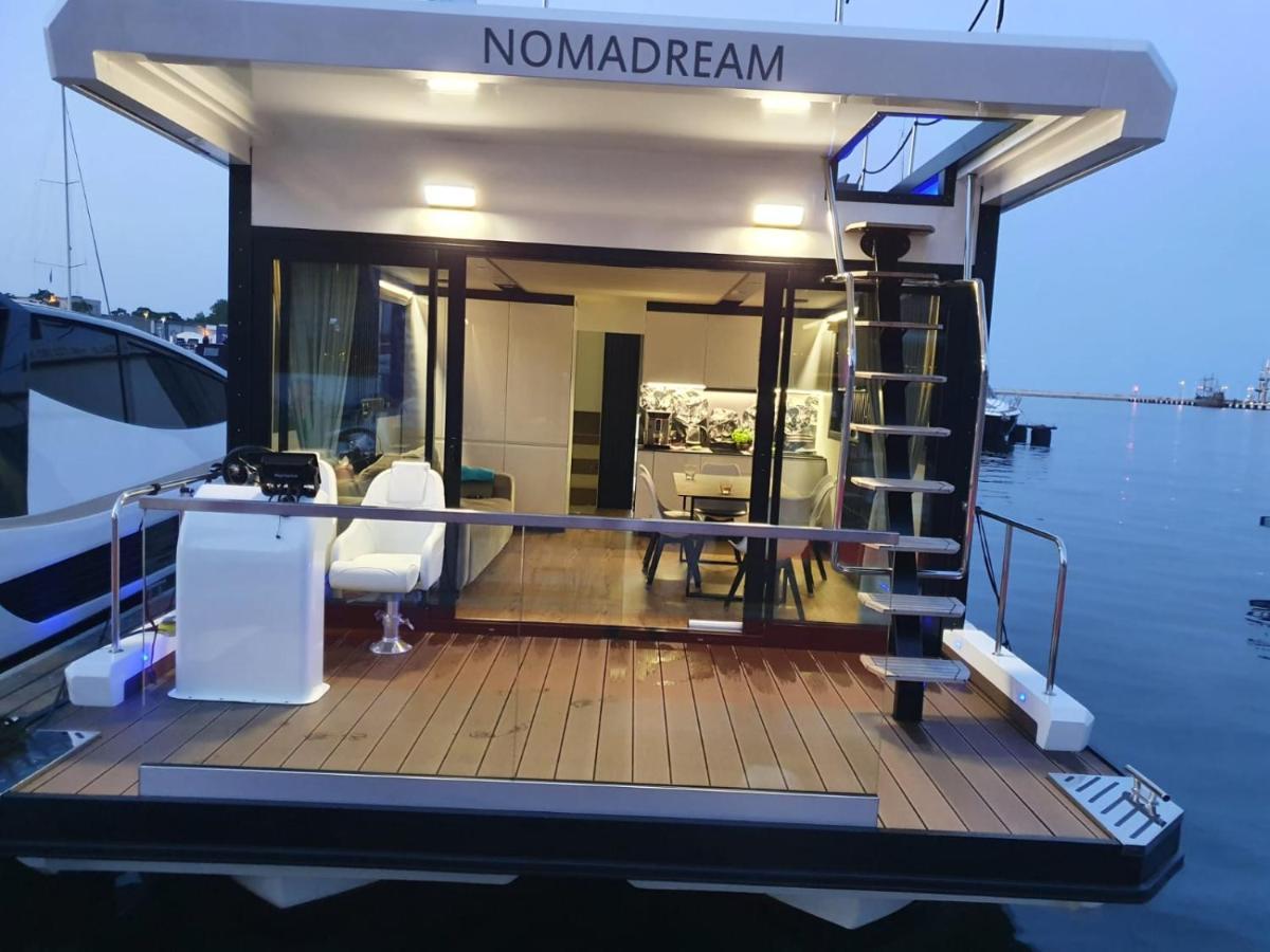 Houseboat Nomadream Botel *