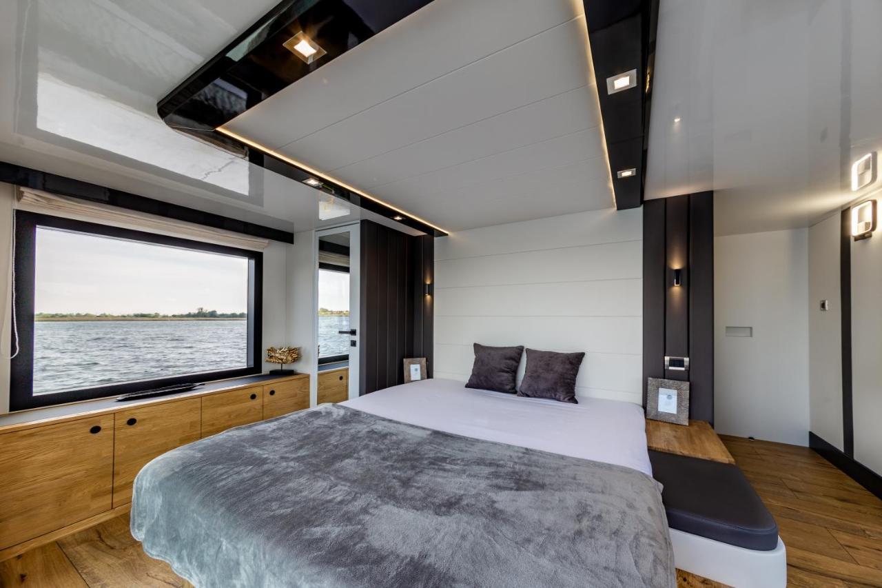 Houseboat Nomadream