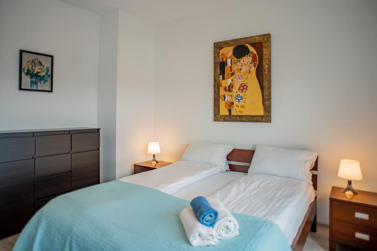 Golden Apartment *
