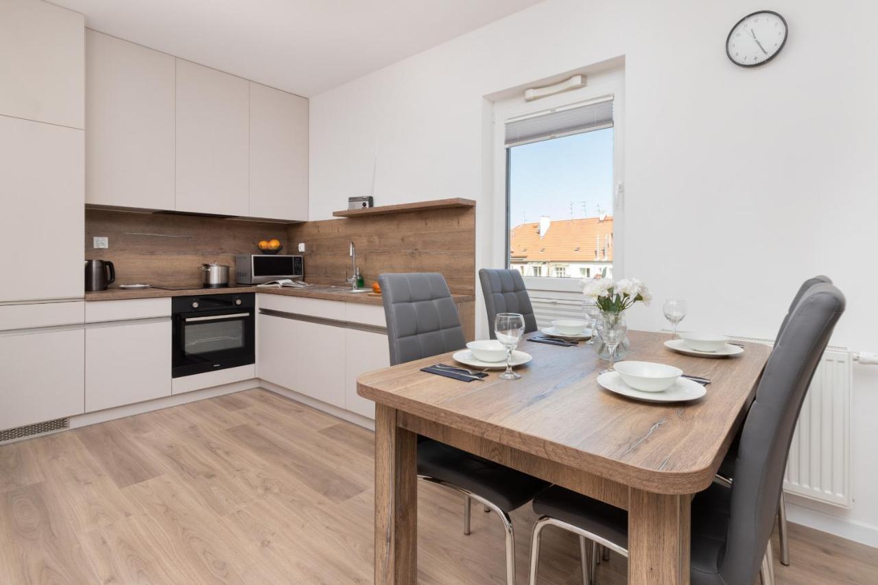 Kochanowskiego By Renters Apartment *