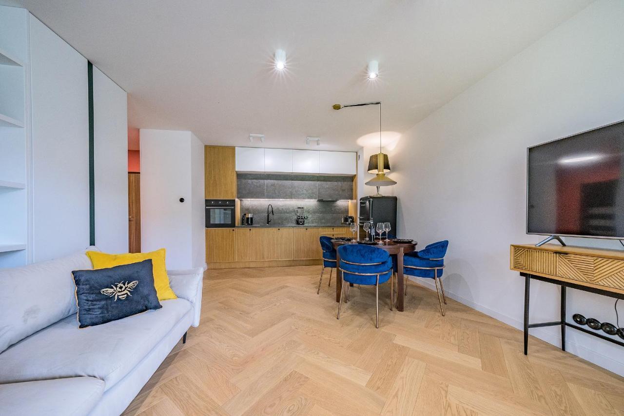 Apartment Hello Chmielna With Private Parking And Balcony Gdansk