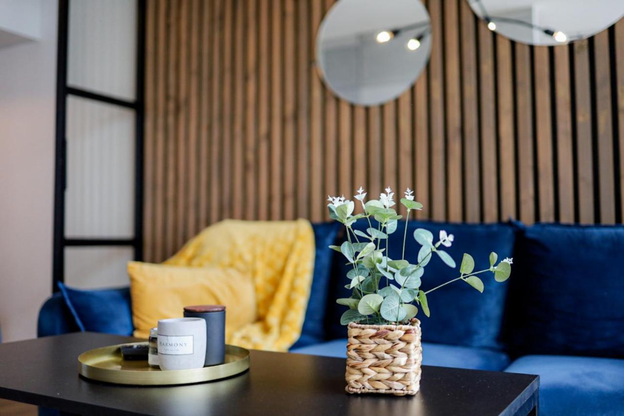 Glow Apartments, Heaven Stare *