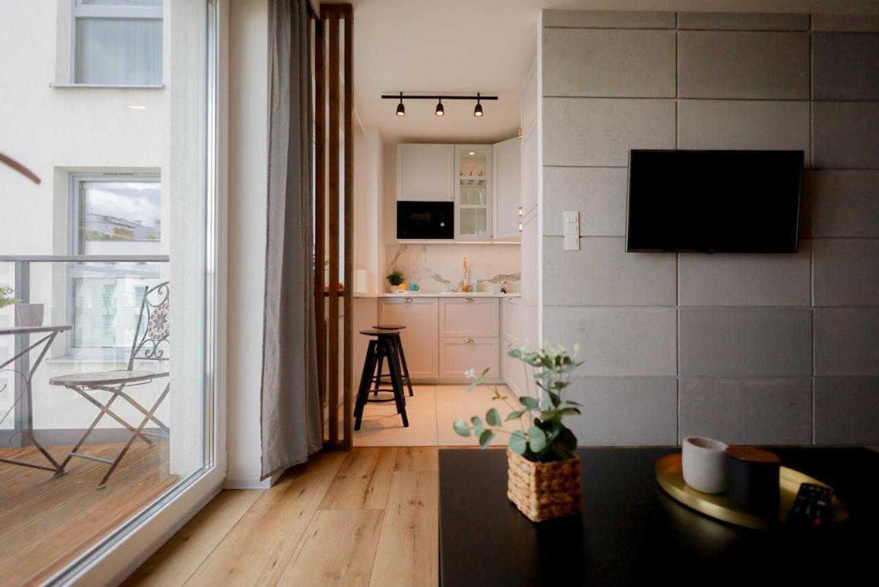 Glow Apartments, Heaven Stare *