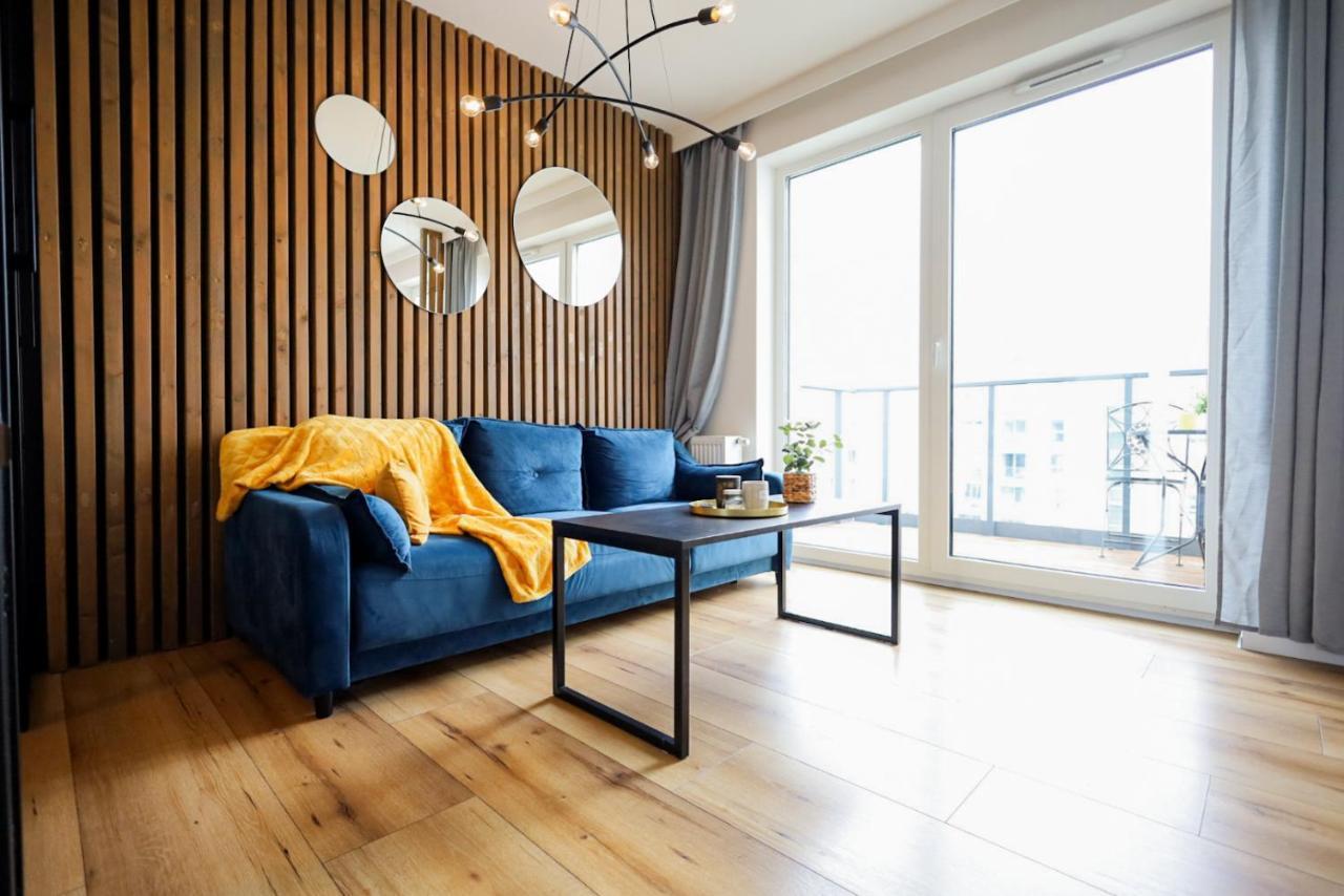 Glow Apartments, Heaven Stare *