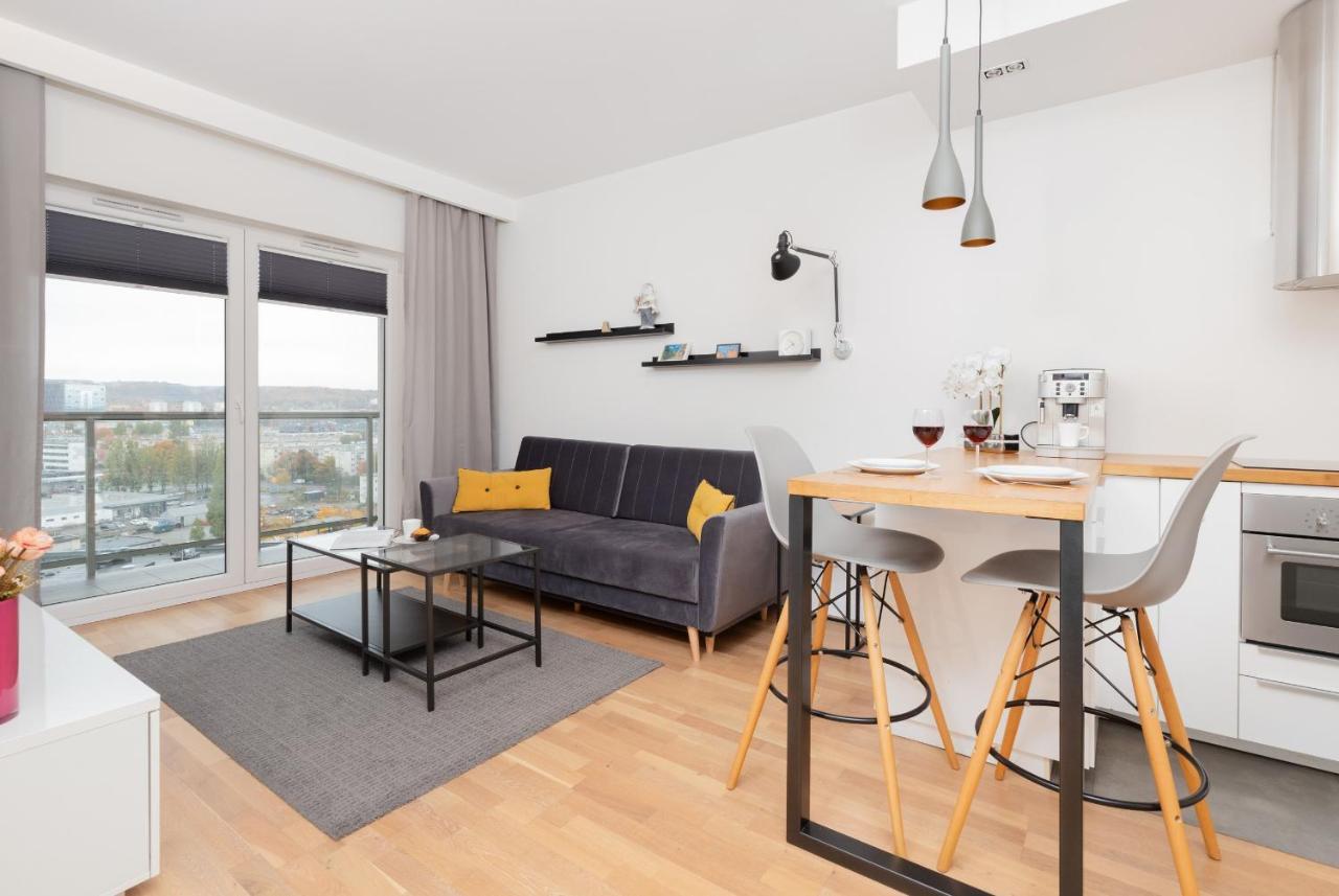 Huoneisto Spacious Aleja Rzeczypospolitej With Balcony By Renters Gdańsk