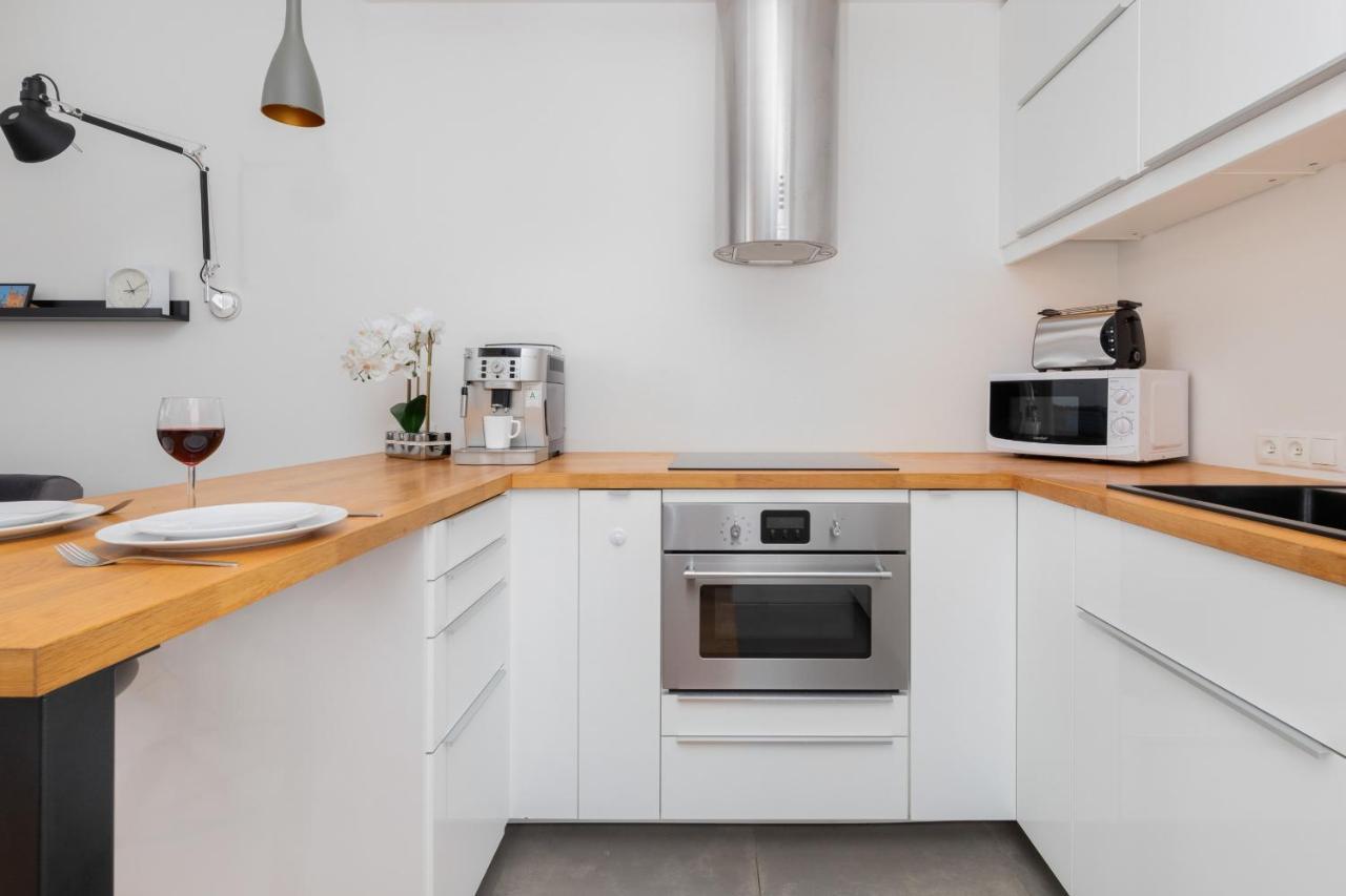 Spacious Aleja Rzeczypospolitej With Balcony By Renters Huoneisto Gdańsk