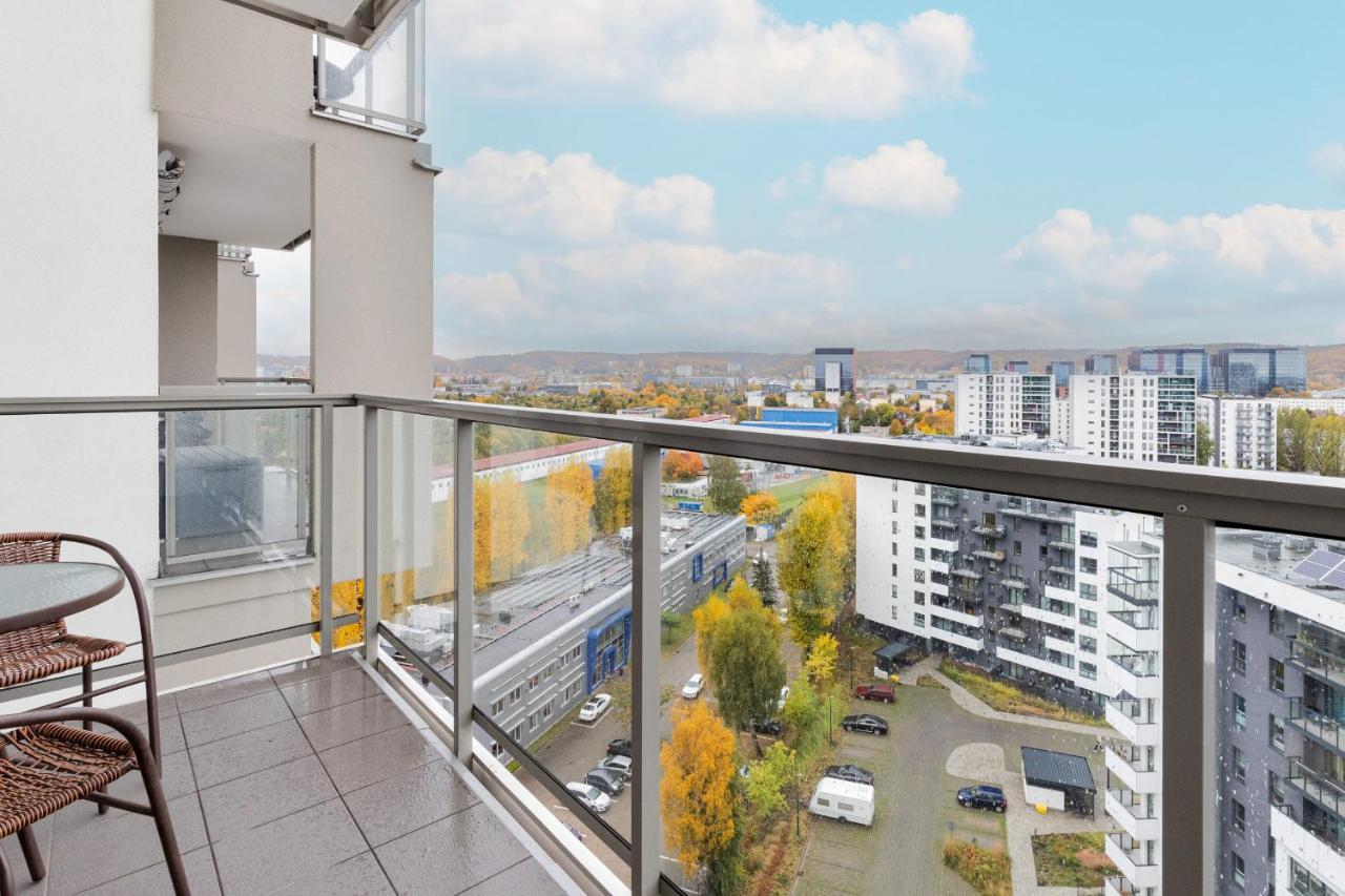 Spacious Aleja Rzeczypospolitej With Balcony By Renters * Gdańsk