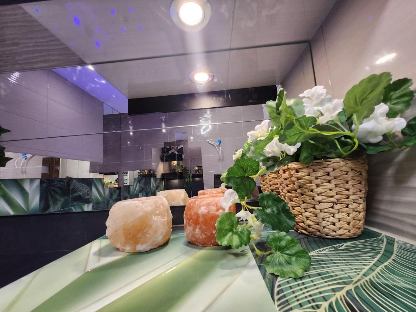 Chmielna Prestige With Luxury Jacuzzi And Sauna! Selected Also Feature A Massage Chair And Himalayan Salt With Color Therapy Salt Forest Căn hộ *