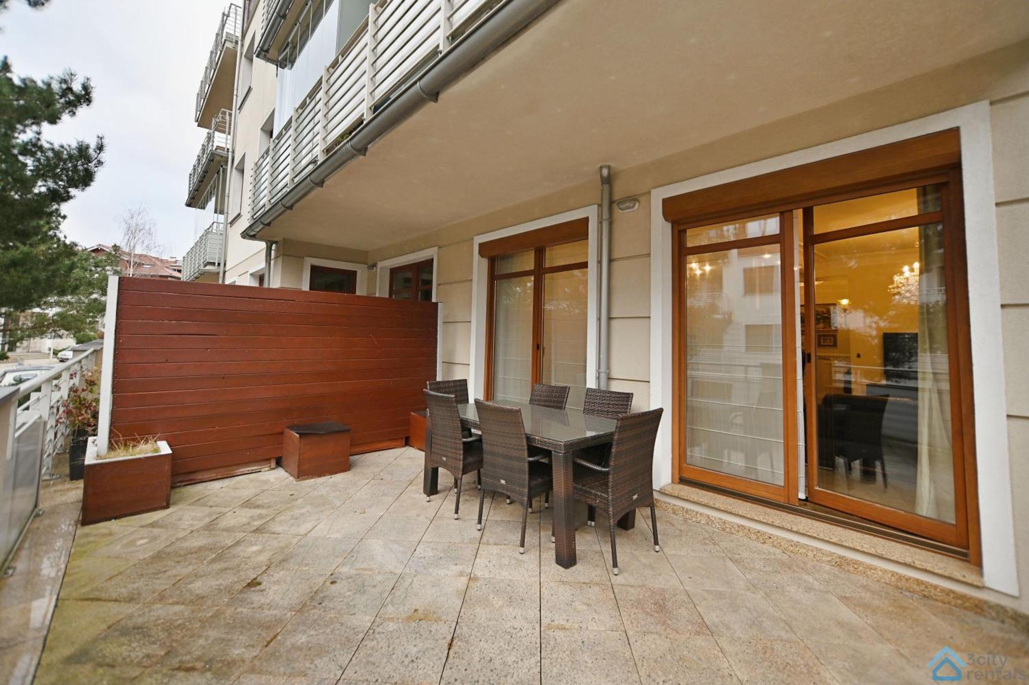Large And Luxury 3city In With Two Balconies By Renters