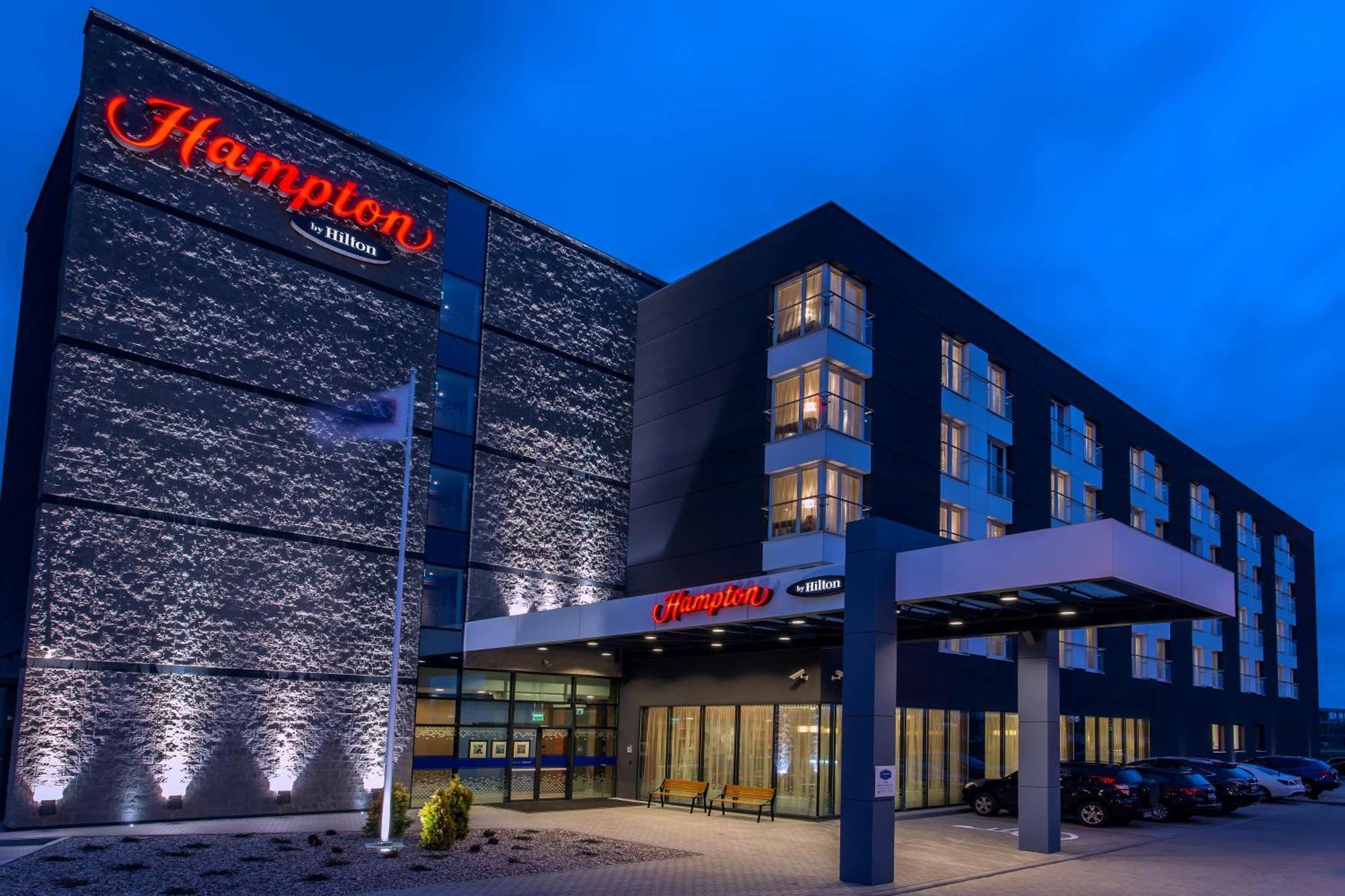 Hampton By Hilton Airport Hotell 3*