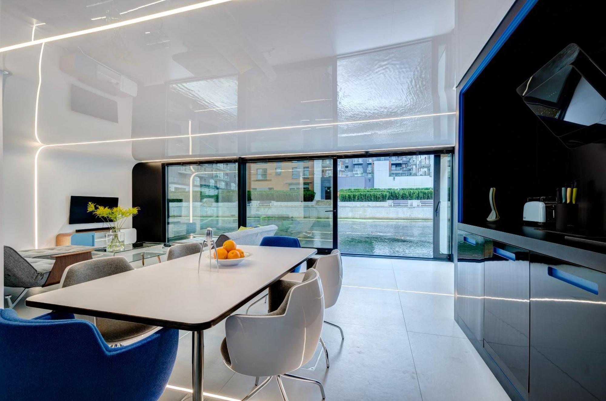 Dom Na Wodzie - Flohotel Apartment