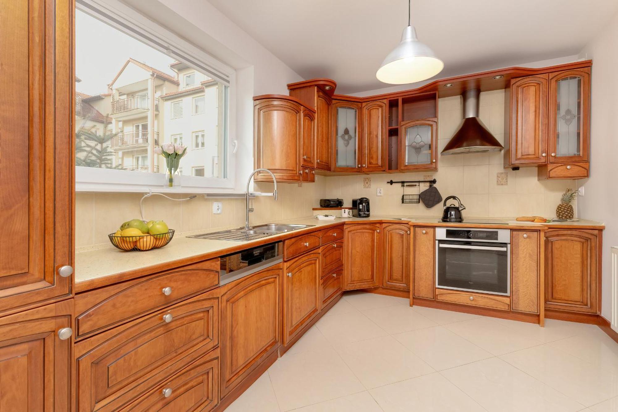 Spacious Family With 3 Bedrooms In By Renters