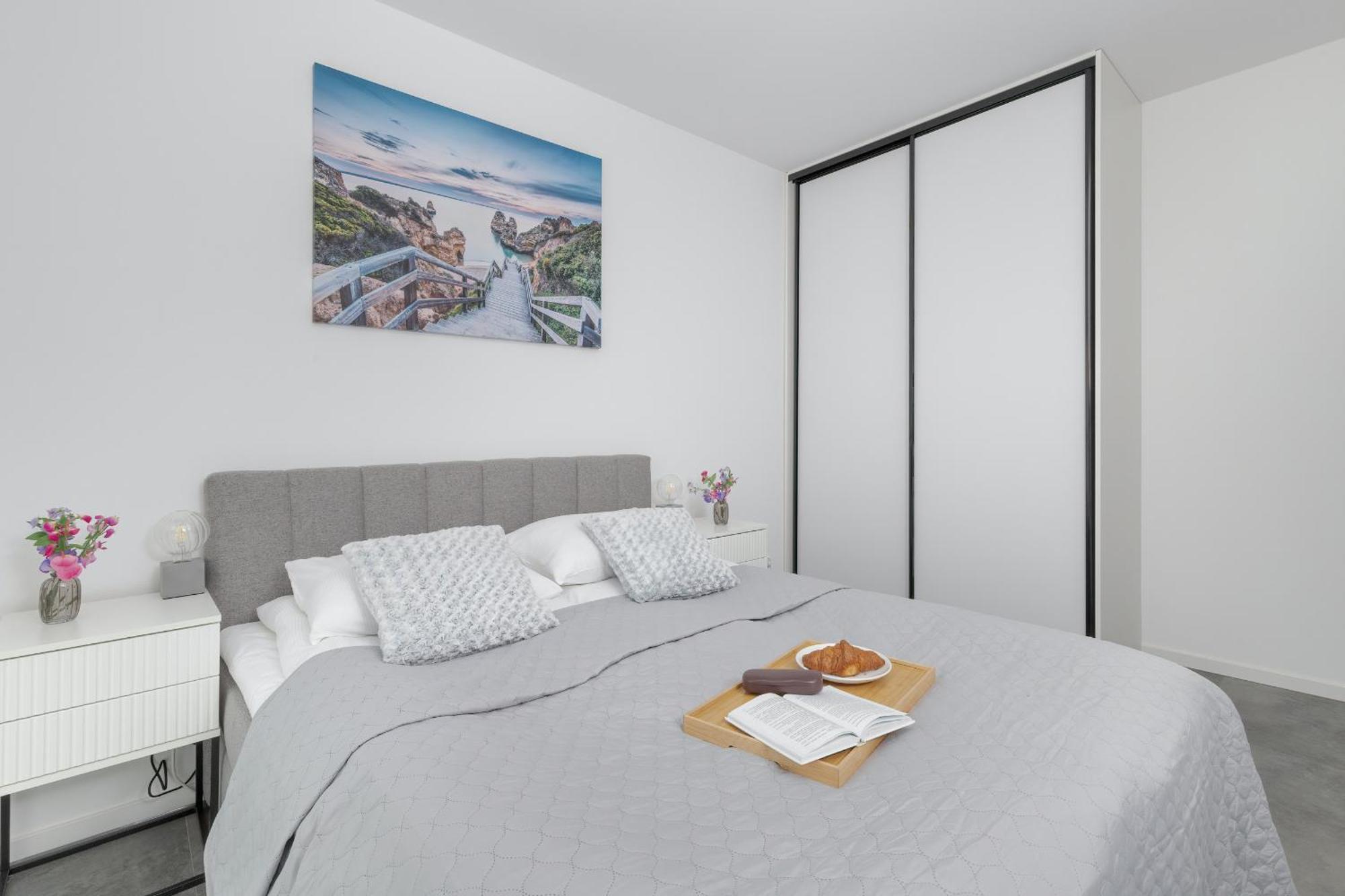 Modern Close To The In By Renters Apartment *