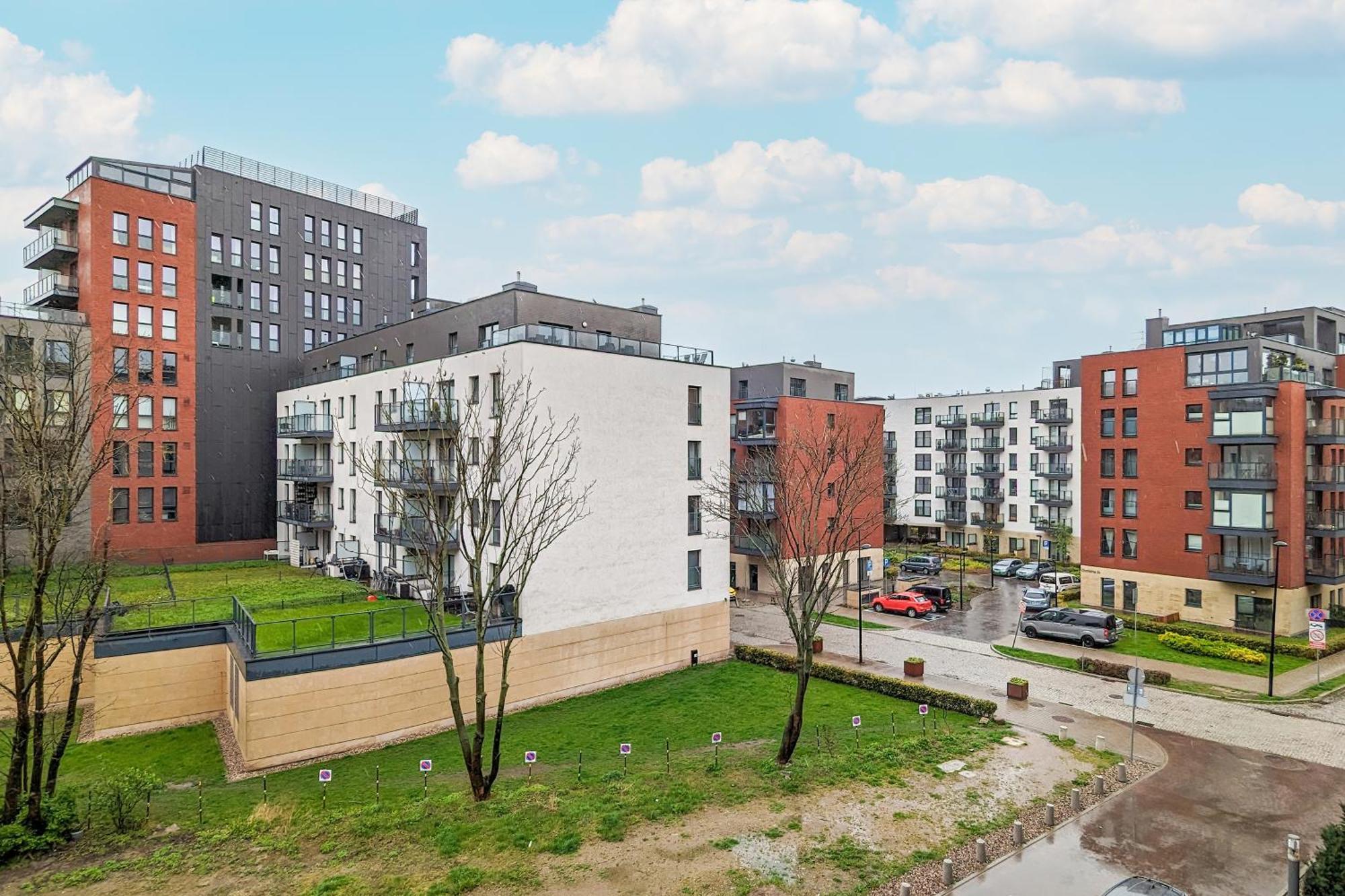 Apartment Modern In Center Near The River With Parking By Renters