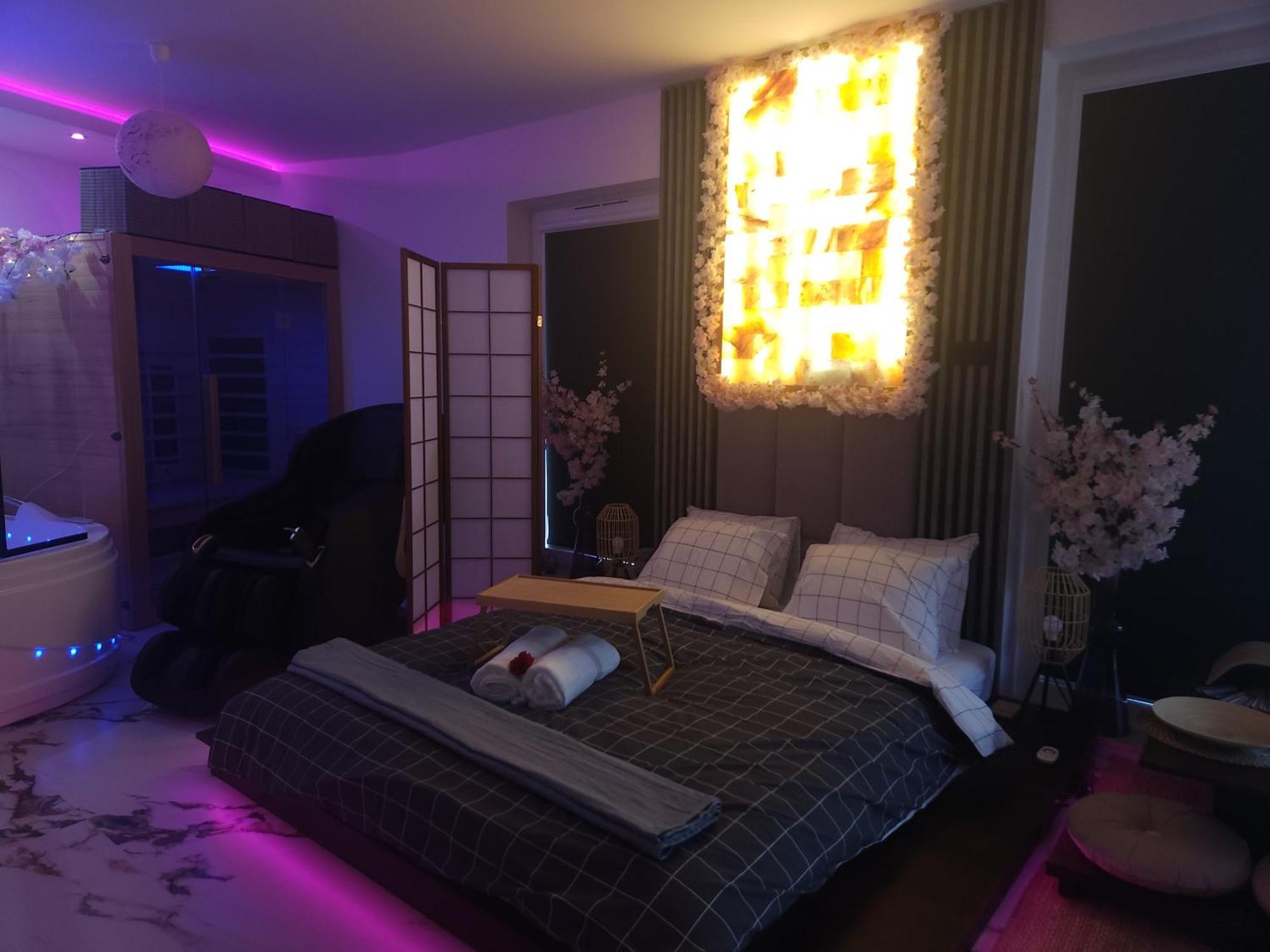 Căn hộ Chmielna Prestige With Luxury Jacuzzi And Sauna! Selected Also Feature A Massage Chair And Himalayan Salt With Color Therapy Salt Forest