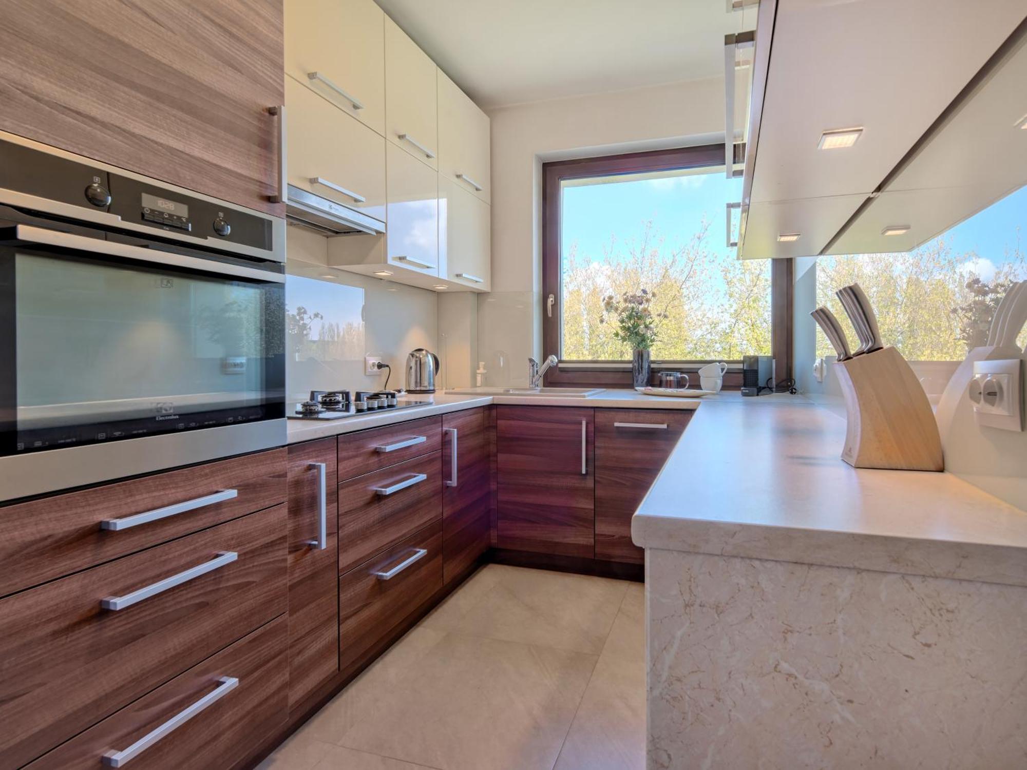 Business Apt - 50m2, Workspace, Balcony - By Rentujemy Apartamento *