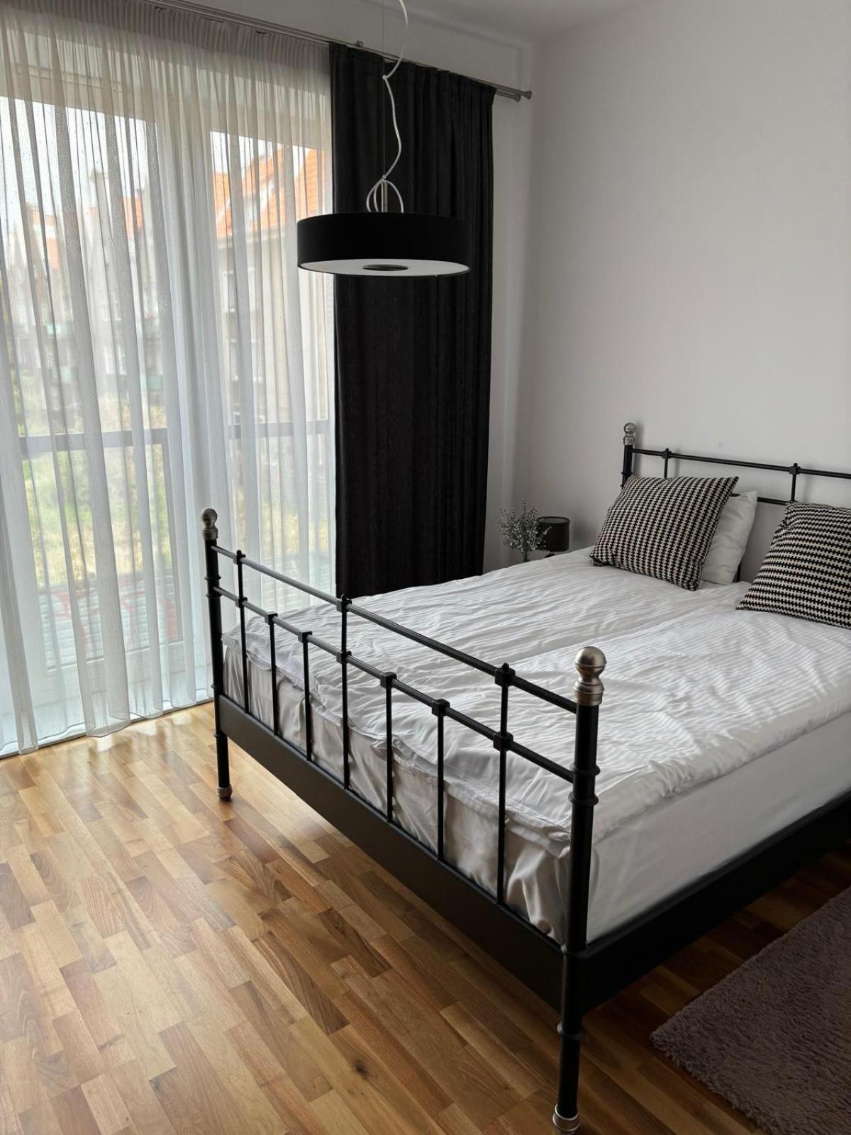 White Glove Deluxe Neptun Apartment