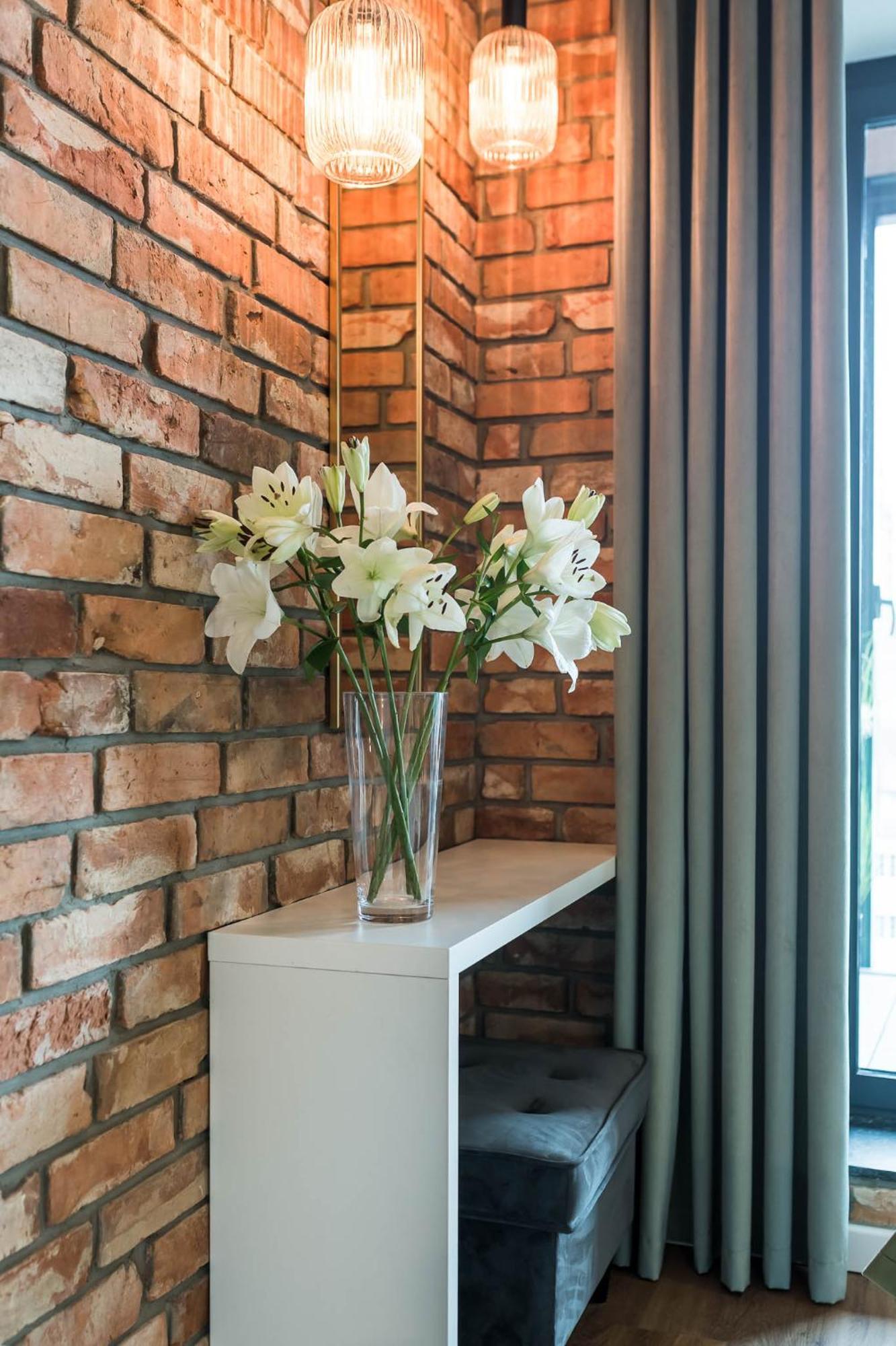 Khách sạn hẻo lánh Rent Like - Deo Plaza