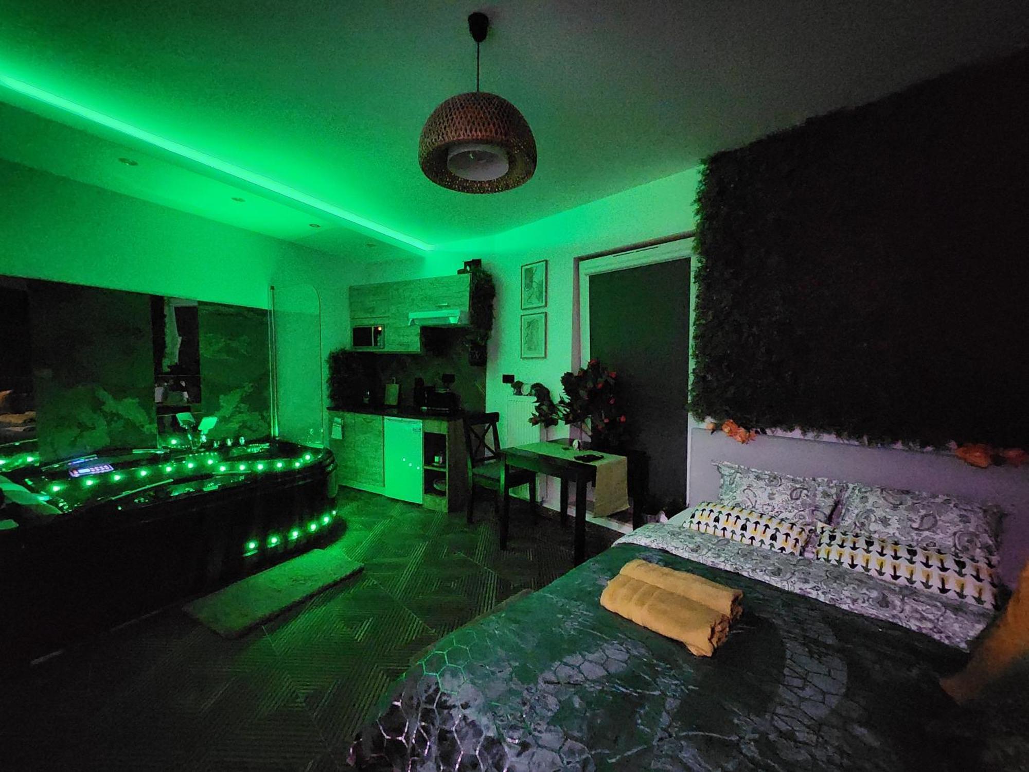 Căn hộ Chmielna Prestige With Luxury Jacuzzi And Sauna! Selected Also Feature A Massage Chair And Himalayan Salt With Color Therapy Salt Forest