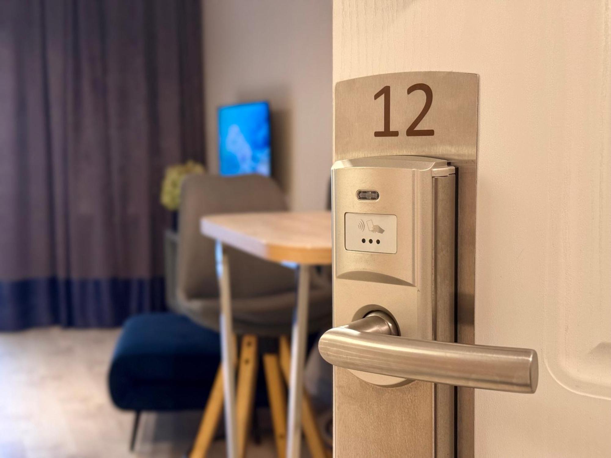 B12 By Marina - Old Town Aparthotel