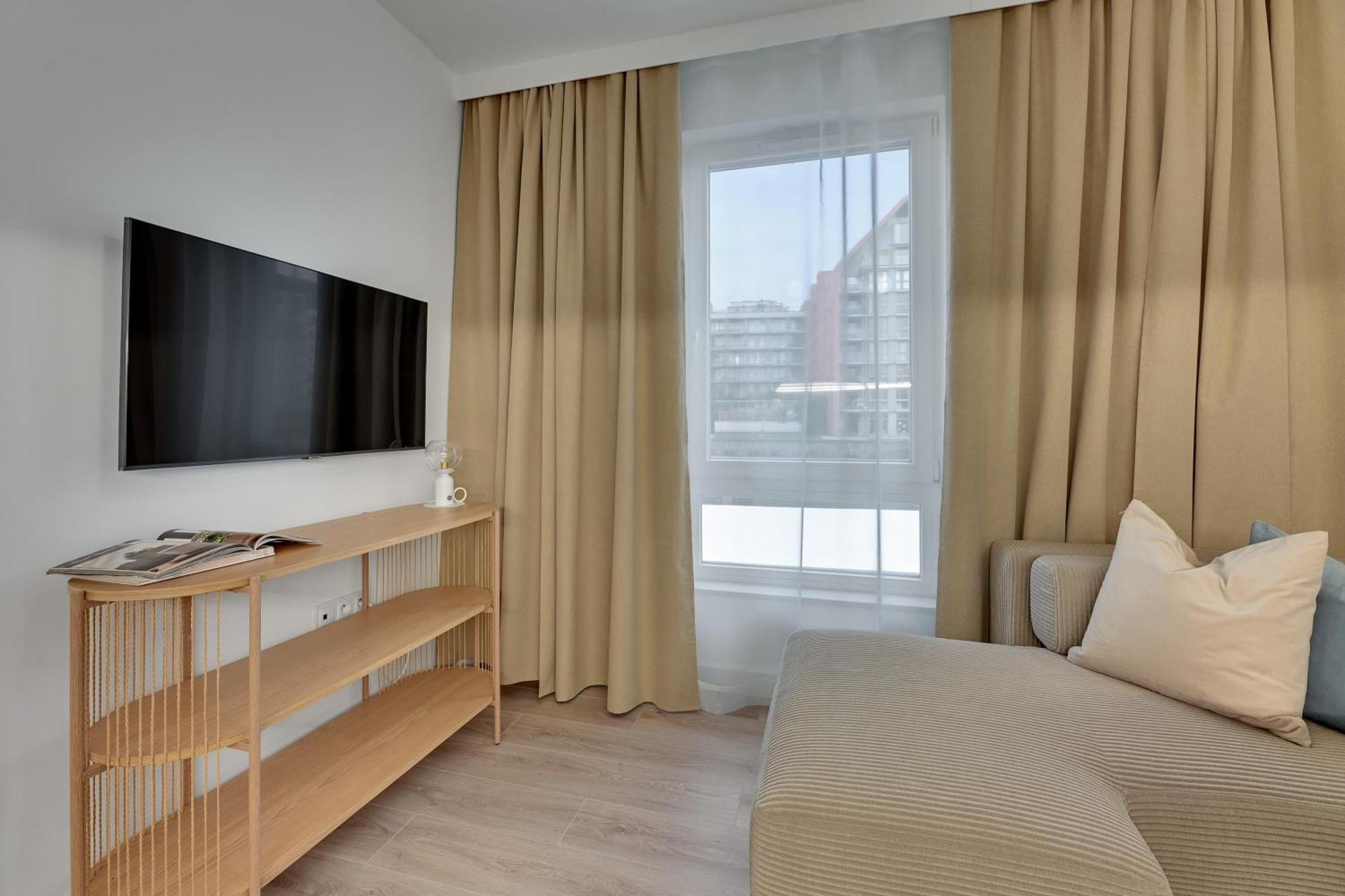 Riverfront By Downtown Apartment