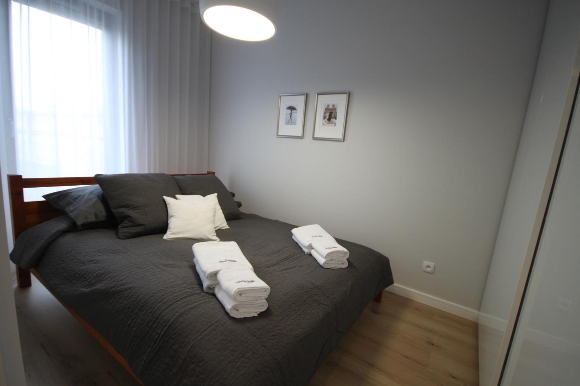 Apartment Modern Dom & House In With Pool And Gym