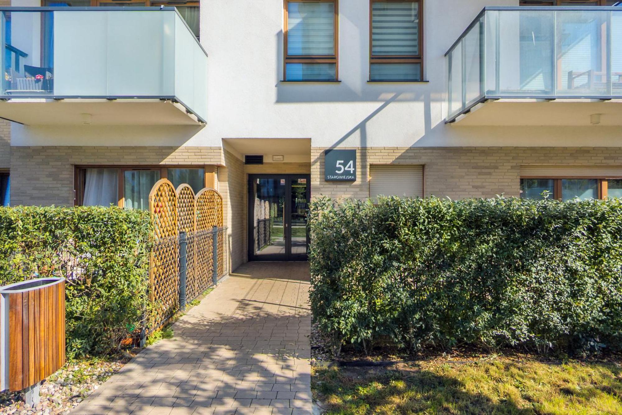Starowiejska With Balcony Next To Arena Stadium By Renters Apartment