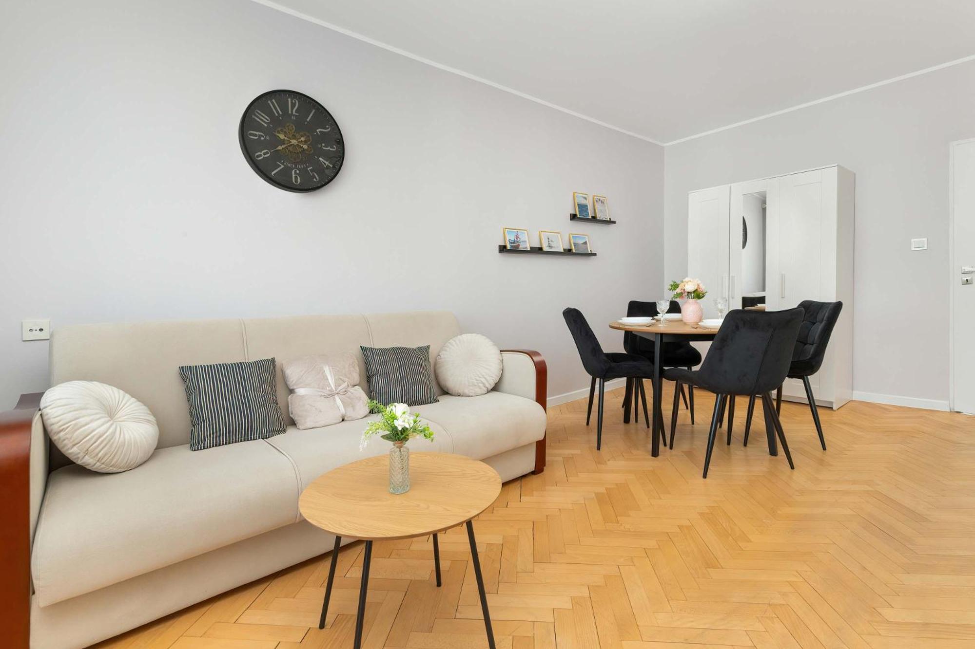 Spacious Burzynskiego In With Parking By Renters *