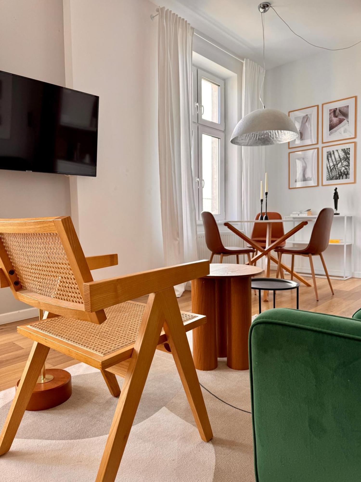 Apartment For Sophie - Z Palarnia Kawy I Pracownia Artystyczna W Kamienicy - Art & Coffee In Historic Building