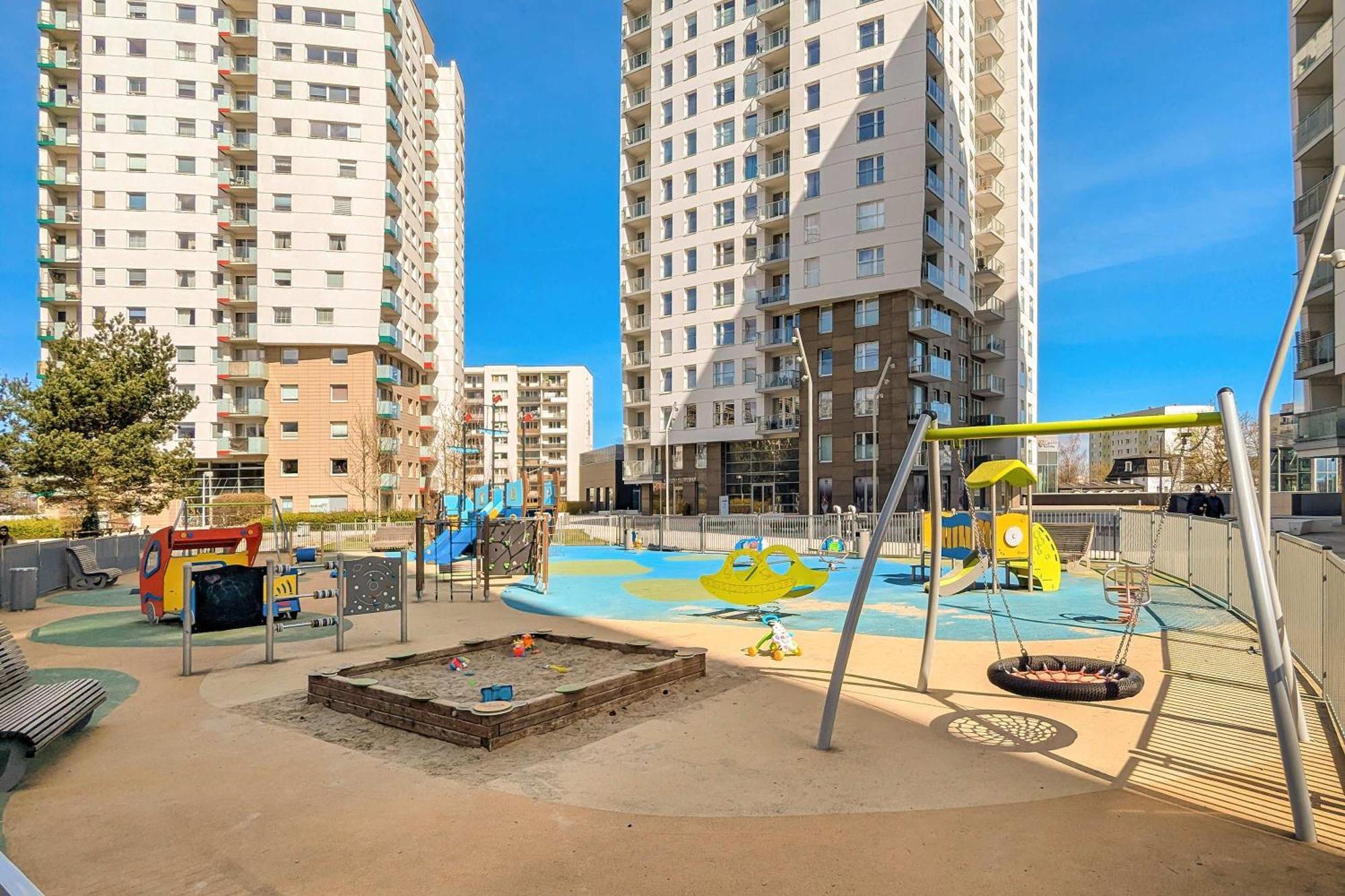 Rakoczego Modern Parking By Renters *