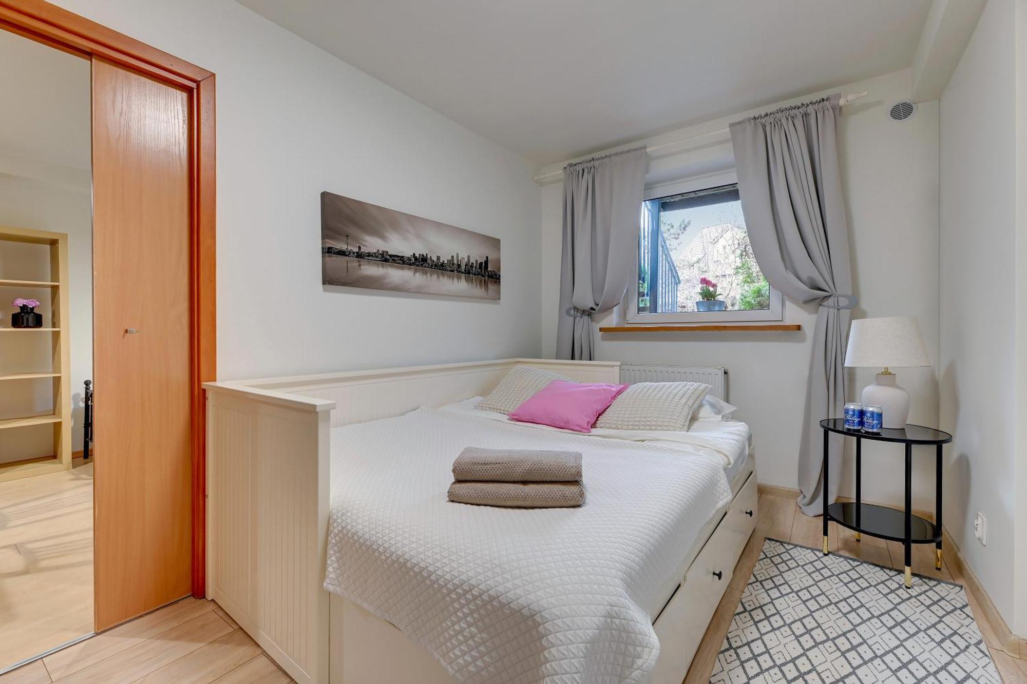 48 Apartment *