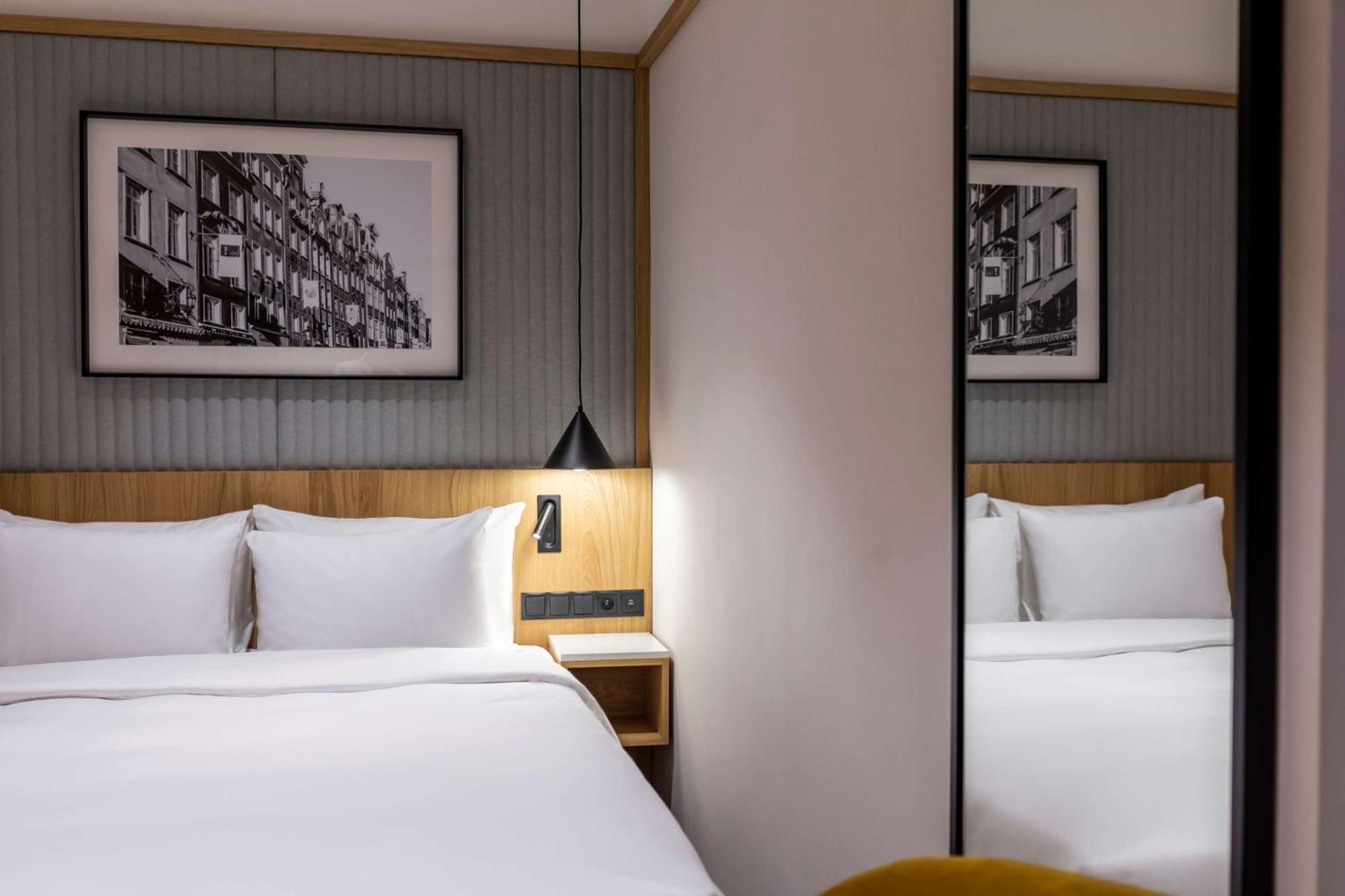 Radisson & Suites, Hotell