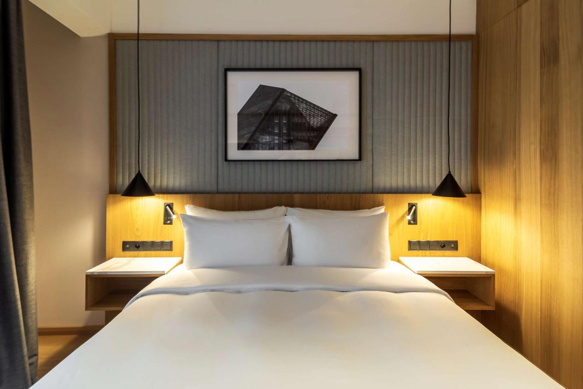 Radisson & Suites,