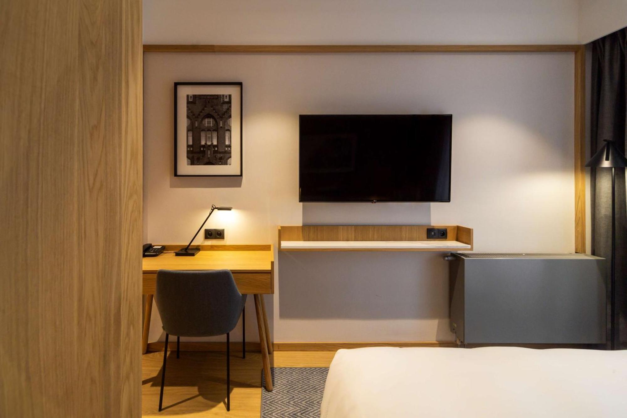 Radisson & Suites, Hotell 4*