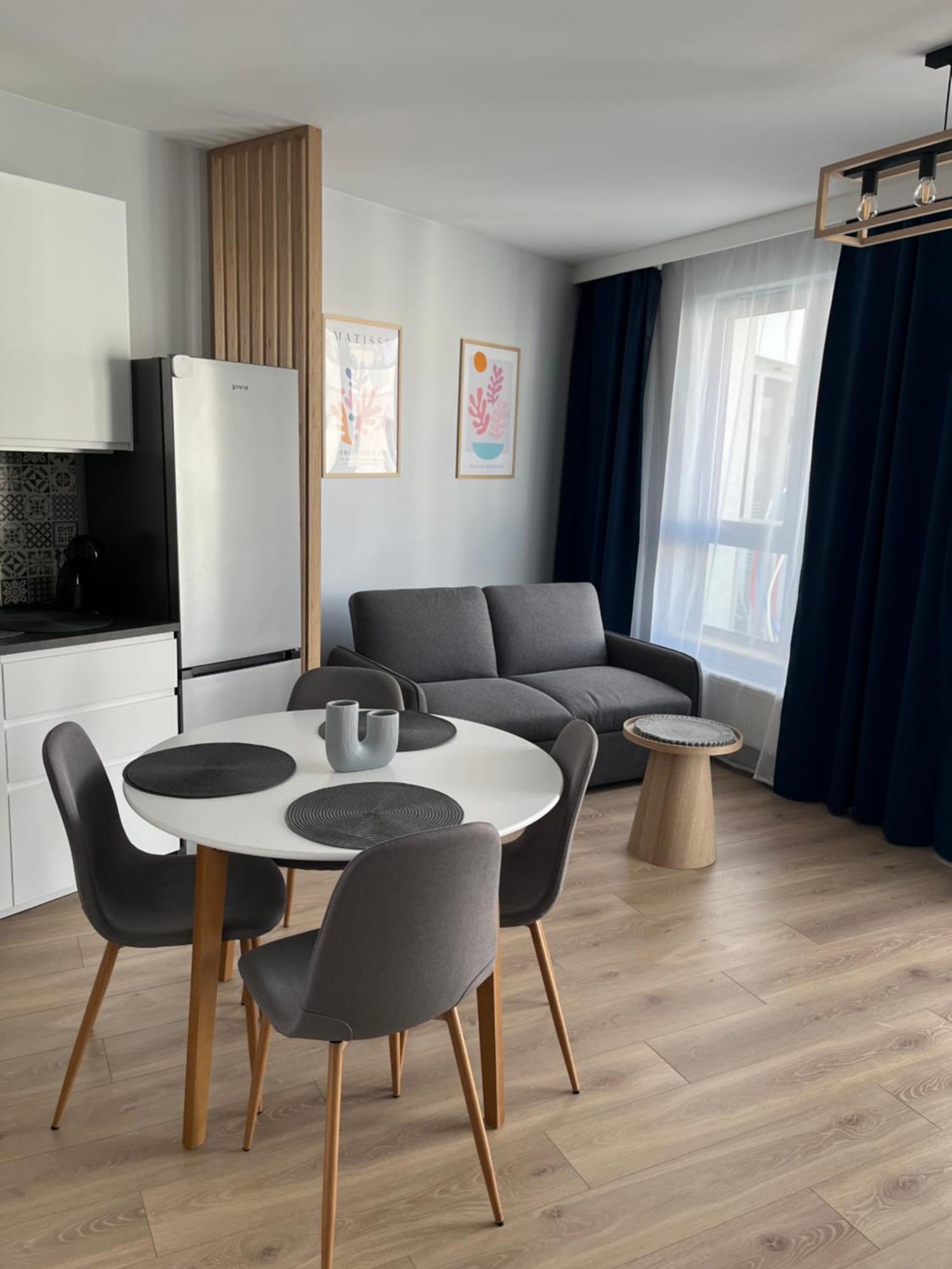Zurawie Modern Apartment