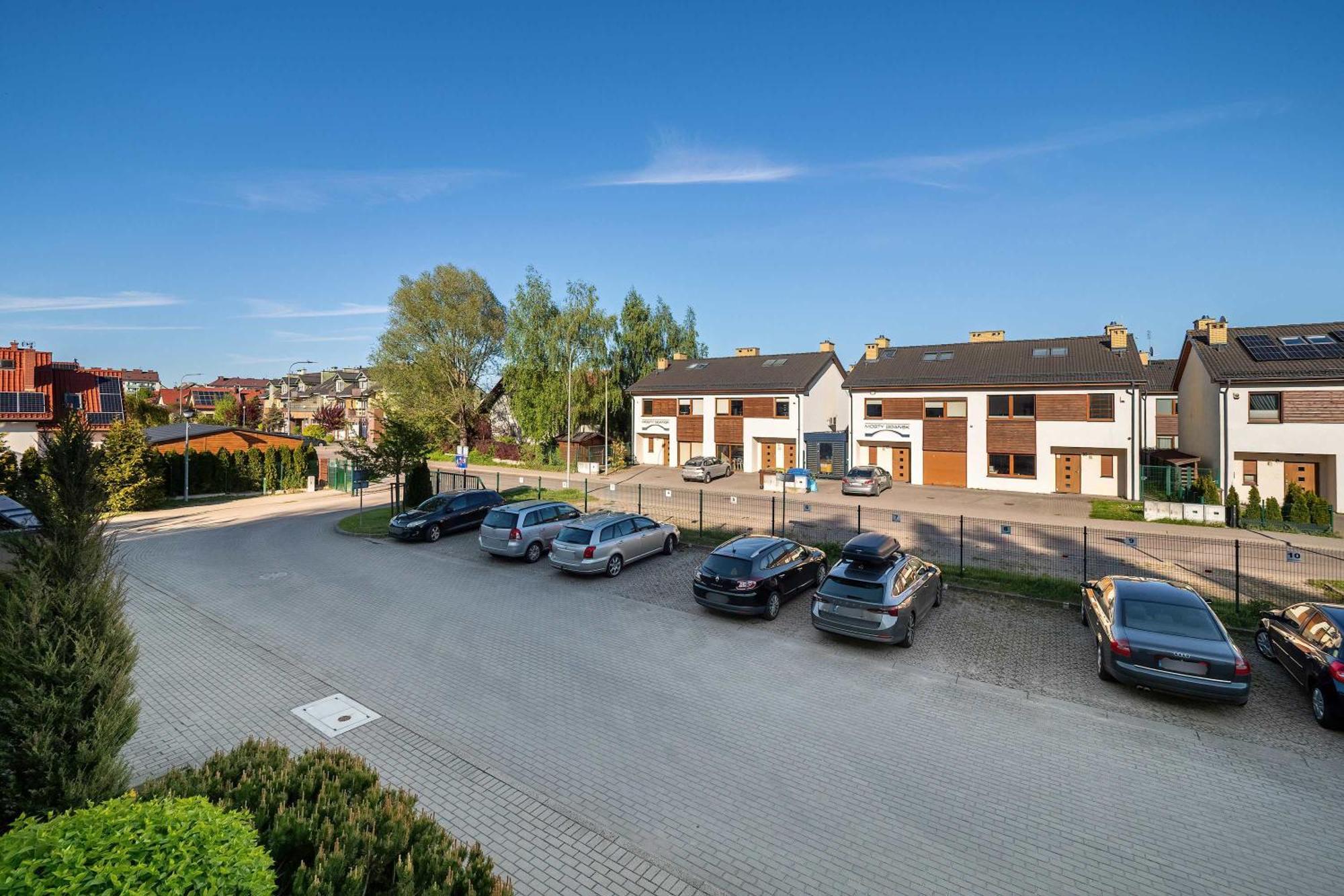 Spacious Two-bedroom With 2 Parking Spaces By Renters Lägenhet *