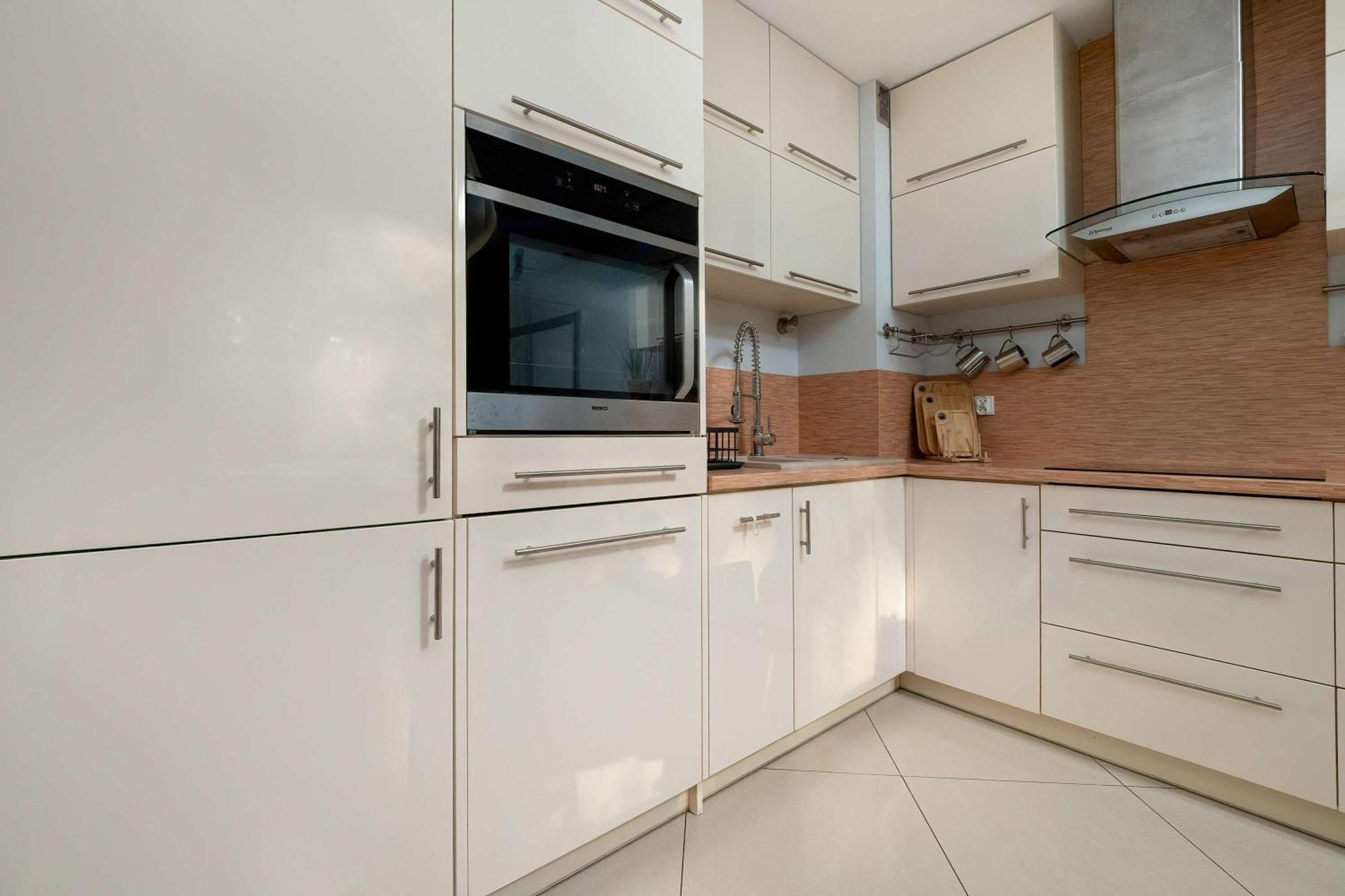 Spacious Two-bedroom With 2 Parking Spaces By Renters Lägenhet *