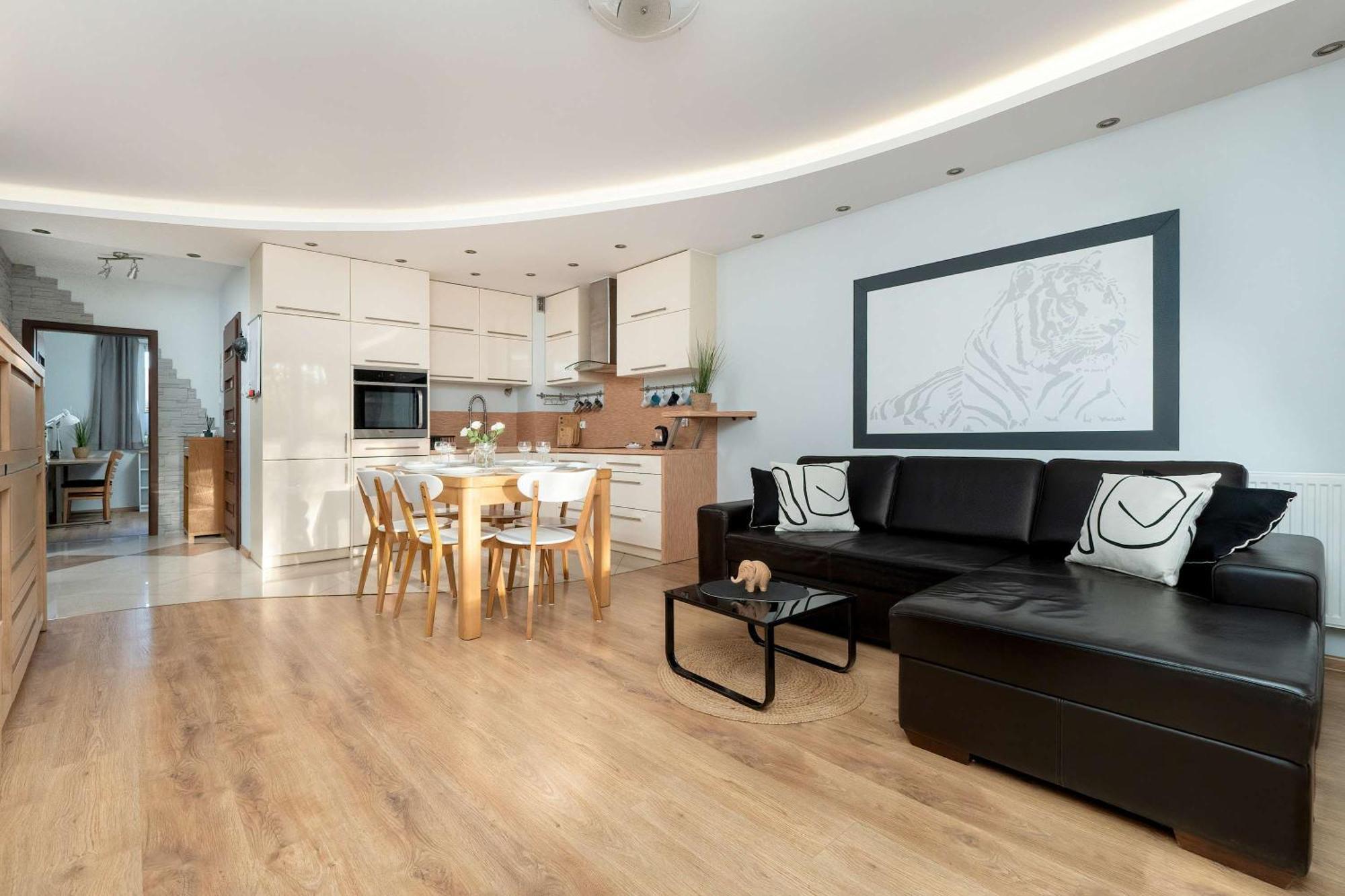 Spacious Two-bedroom With 2 Parking Spaces By Renters *