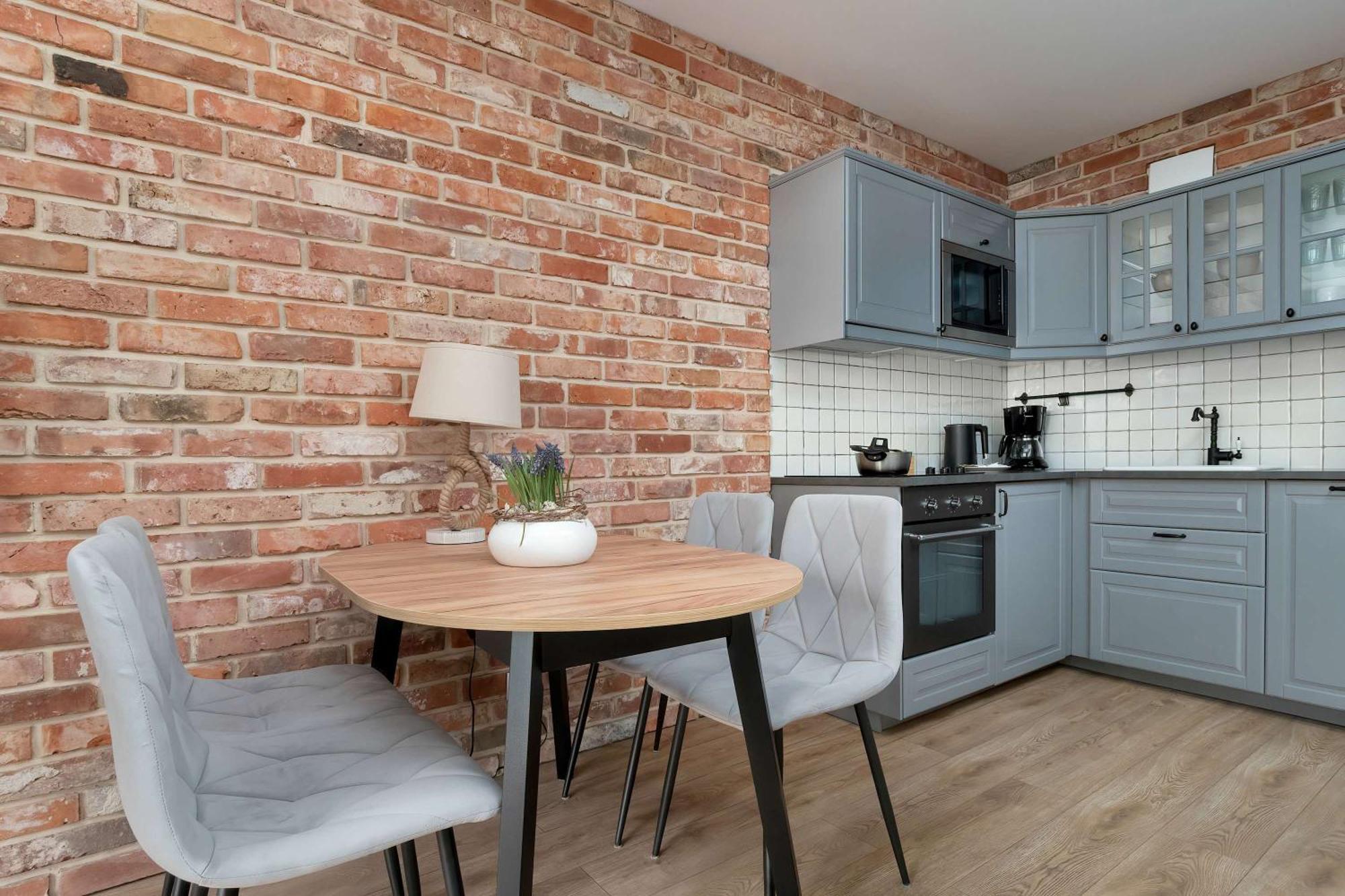 Apartment Stylish With Balcony & Parking Old Town By Renters *