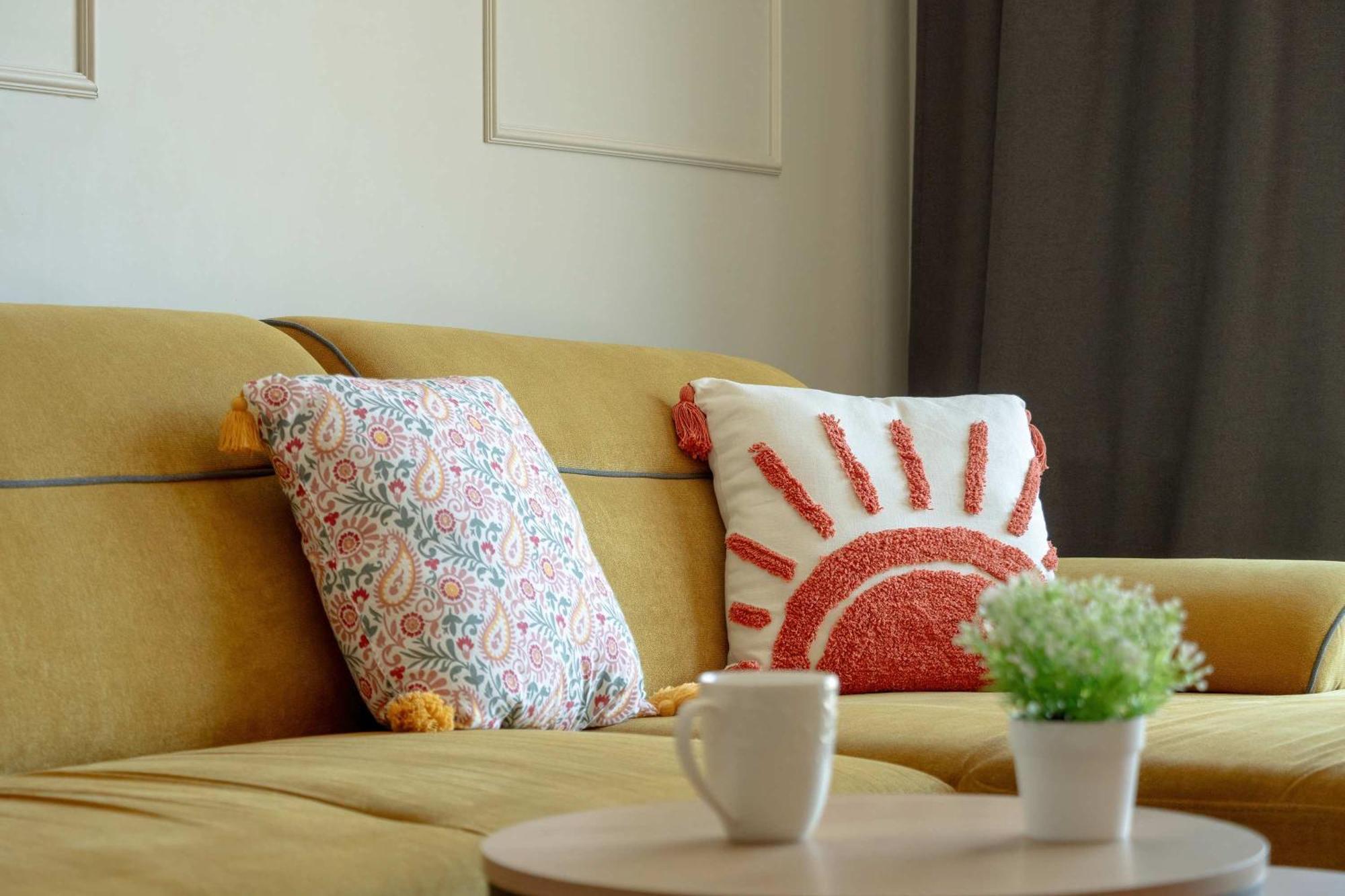 Stylish With Balcony & Parking Old Town By Renters Apartment